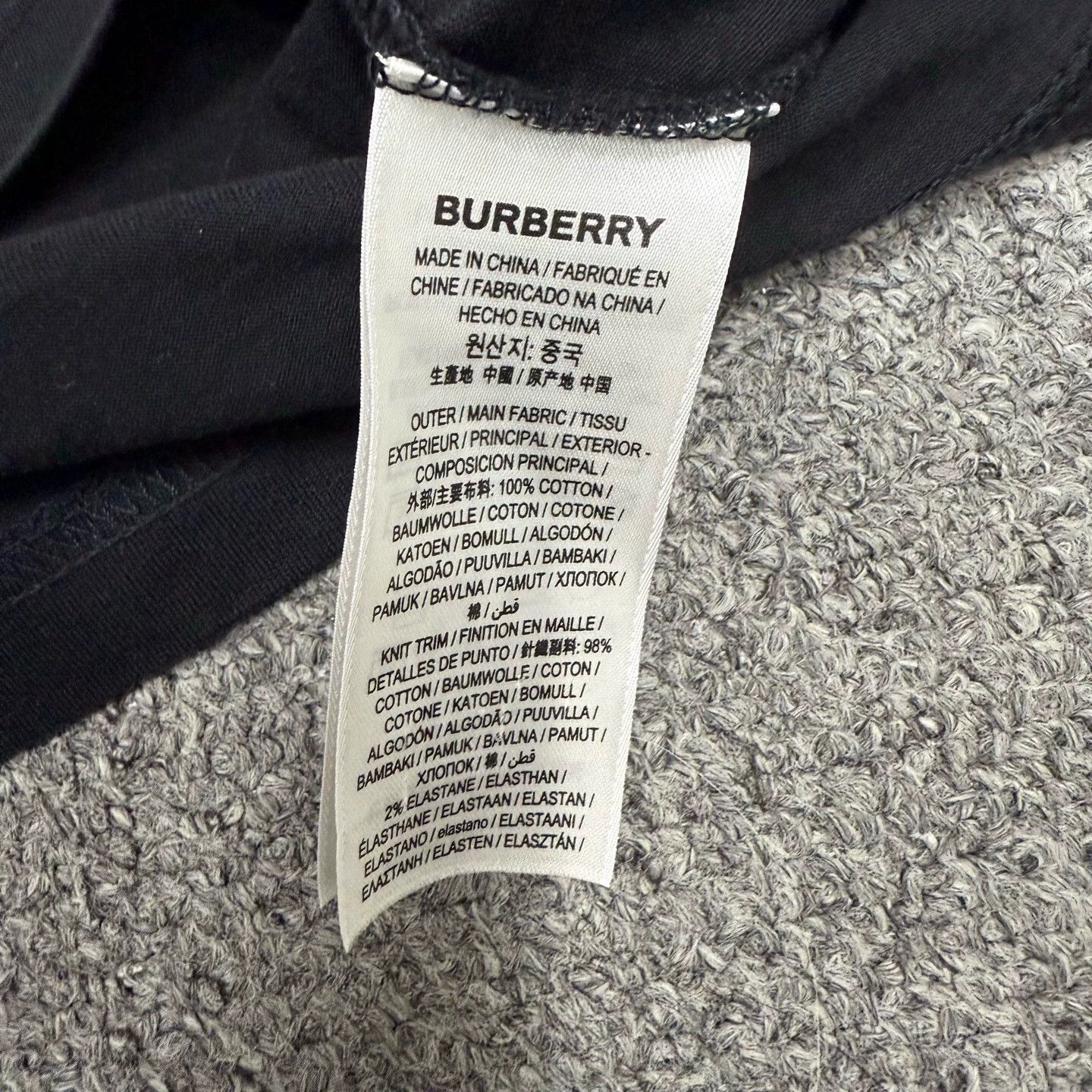 Burberry Burberry black red line logo short sleeve tee size S Size US S / EU 44-46 / 1 - 4 Thumbnail