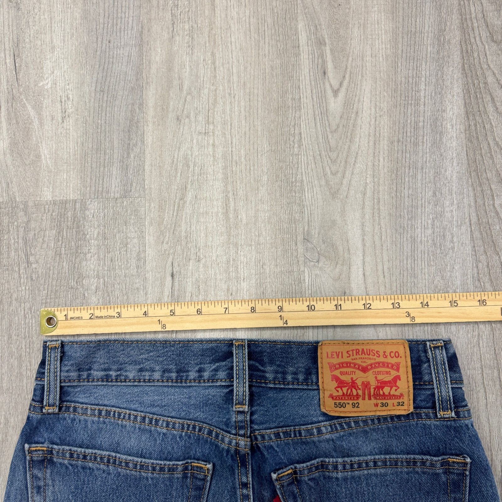 Levi's Levis 550 '92 Relaxed Taper Fit Jeans 30 x 32 (Fits 30x26) Size US 30 / EU 46 - 7 Thumbnail