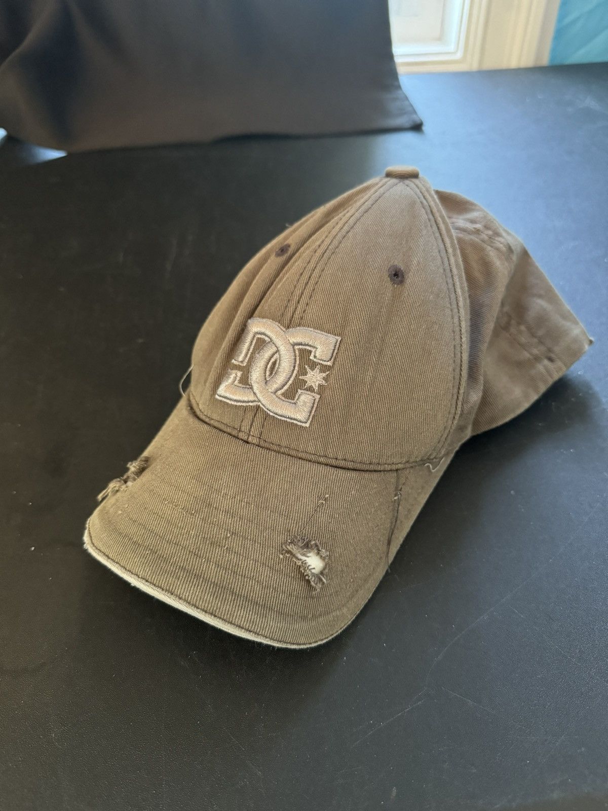 DC × Vintage DC Skateboarding Youth Hat Vintage Distressed Grey Flexfit Size ONE SIZE - 1 Thumbnail