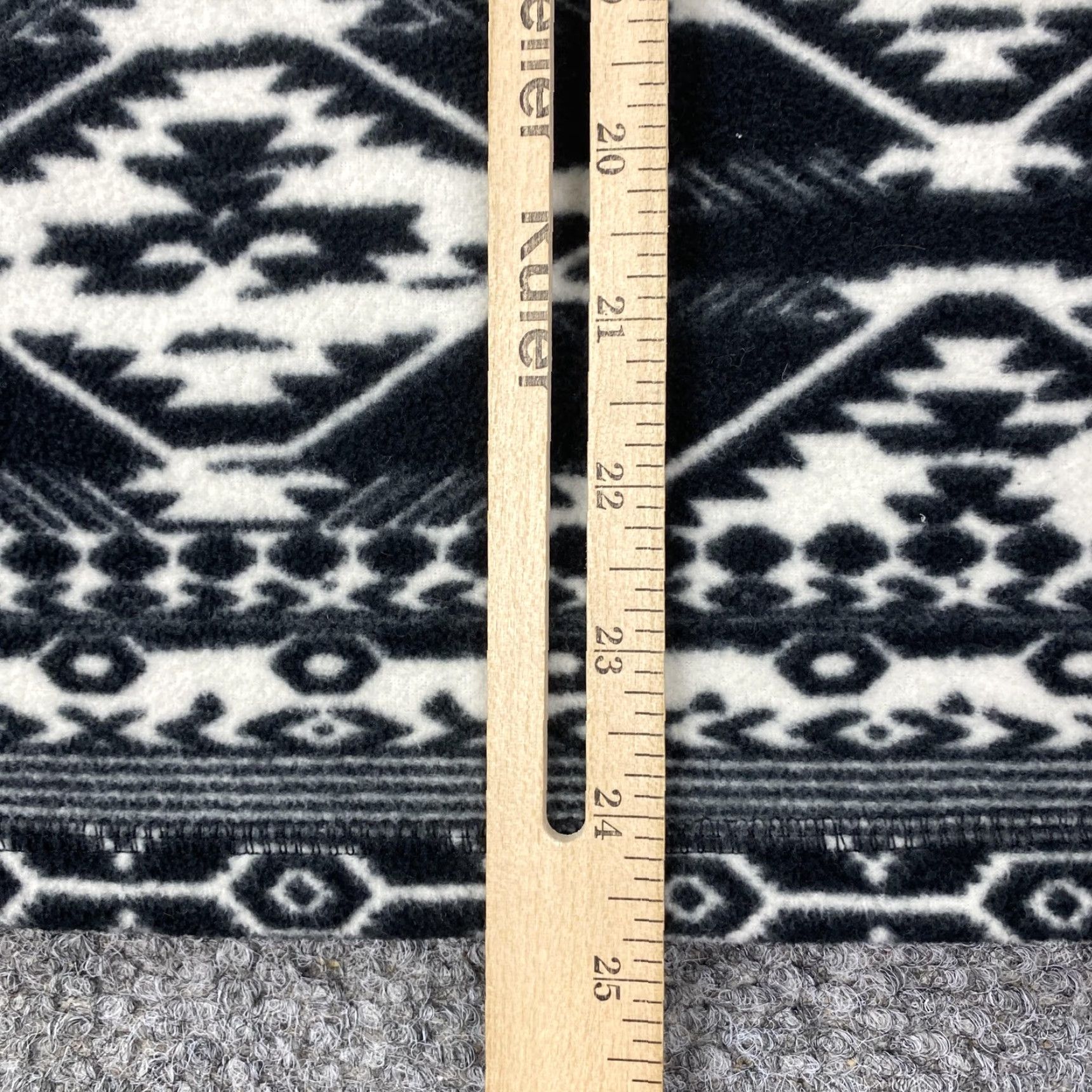 Eddie Bauer Eddie Bauer Pullover Womens Medium Black White Fleece Aztec Pattern 1/4 Zip Outdoors Sweatshirt Shirt Size M / US 6-8 / IT 42-44 - 7 Thumbnail