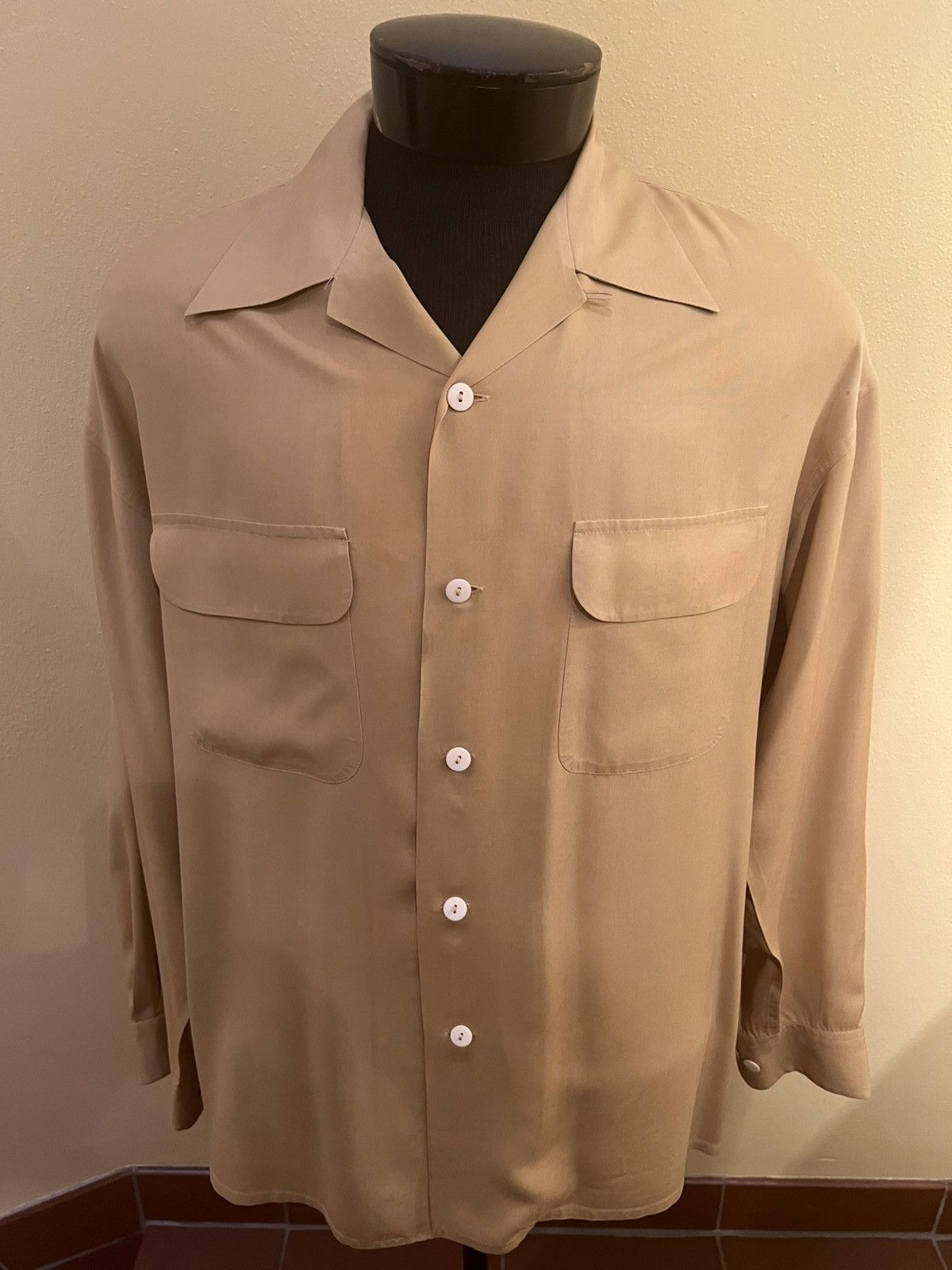 Equipment Incredible barely worn gold, silk Equipment shirt size large Size US L / EU 52-54 / 3 - 1 Thumbnail