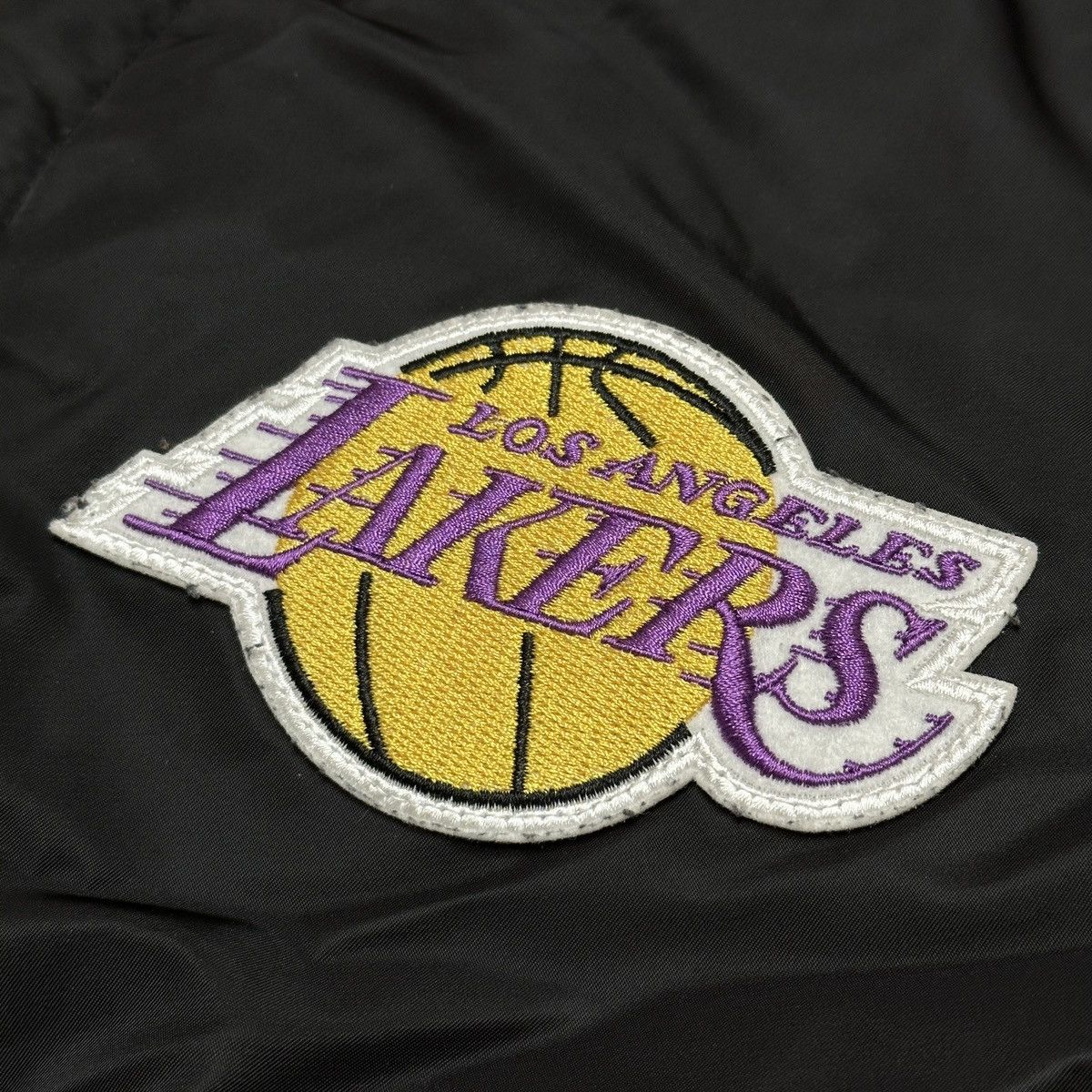 NBA 🔥LEBRON JAMES LAKERS 23🔥 BIG LOGO VARSITY BOMBER JACKET Size US XL / EU 56 / 4 - 4 Thumbnail