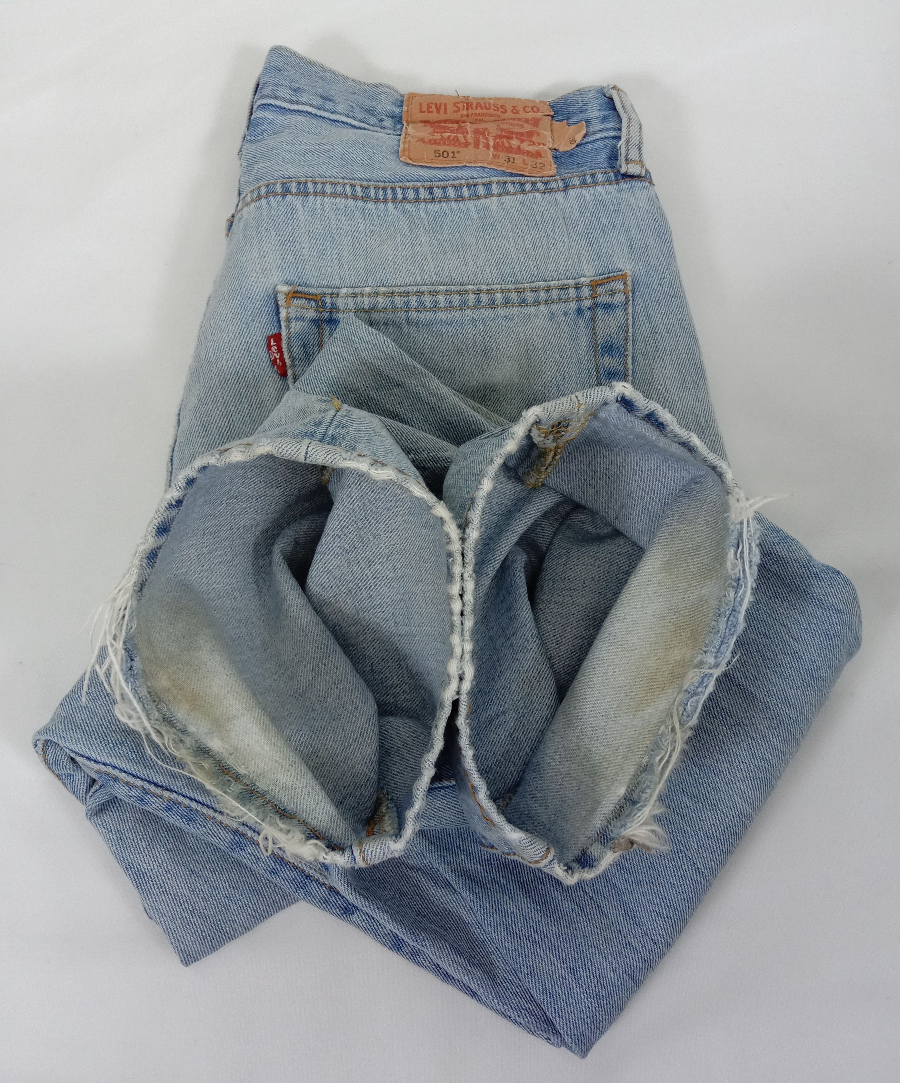 Levi's Vintage Levi's 501 Jeans Light Wash Distressed Denim Size US 31 - 15 Thumbnail