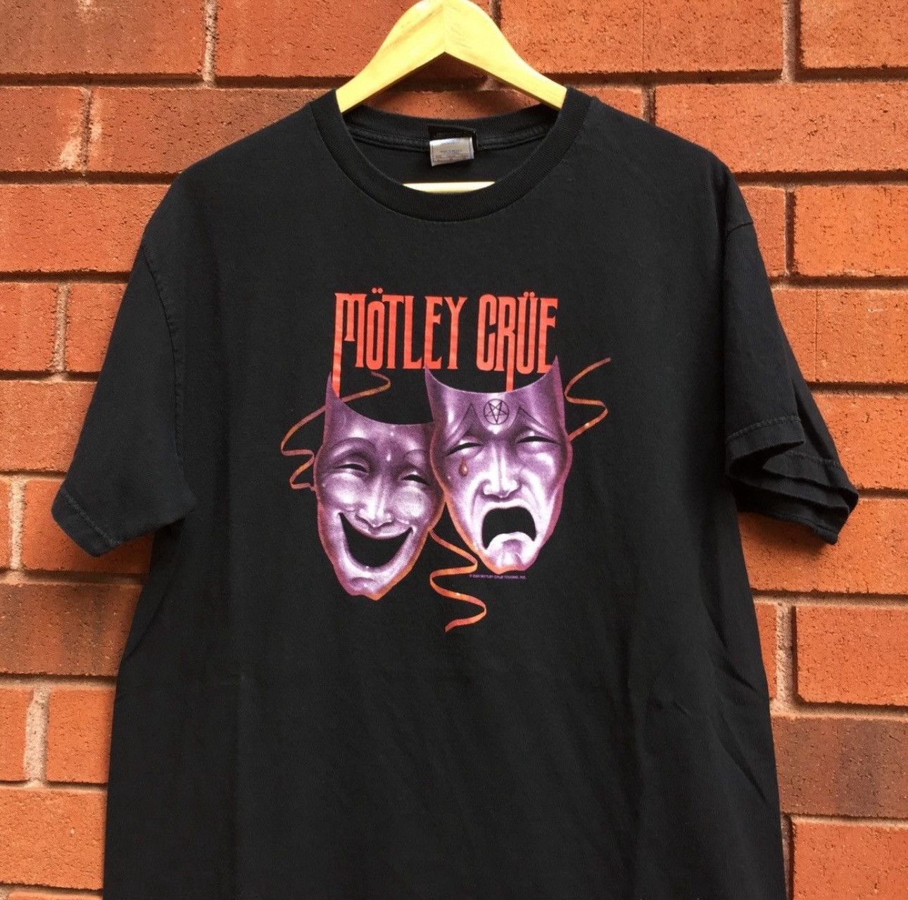 Vintage Vintage Motley Crue Shirt Size US L / EU 52-54 / 3 - 1 Thumbnail