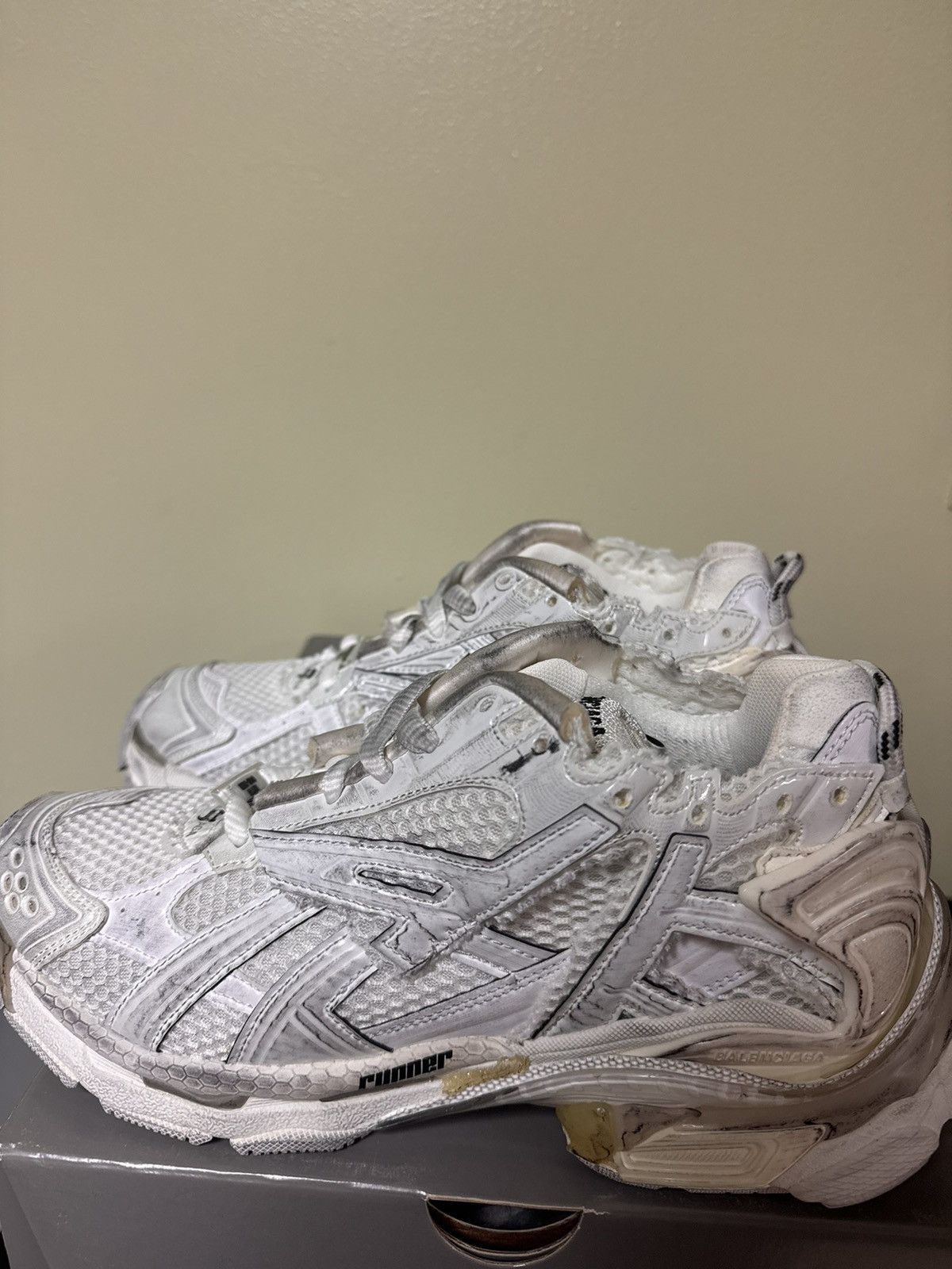 Balenciaga Balenciaga White Kith Runner 38 LIMITED Size US 6 / EU 39 - 2 Thumbnail
