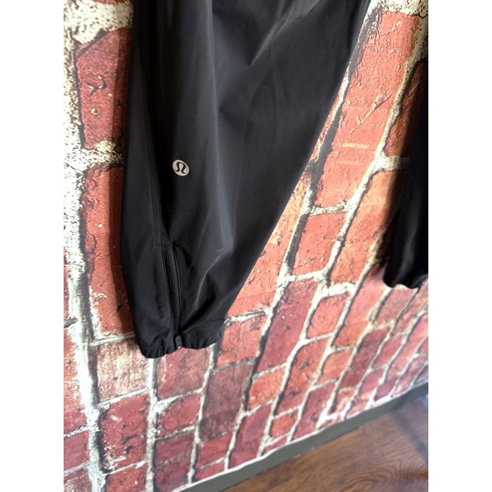 Lululemon Lululemon Women's Joggers Black 12 Scuba Activewear Athletic Pants Tapered Pockets Ribbed Elastic Waist Size 34" / US 12 / IT 48 - 4 Thumbnail