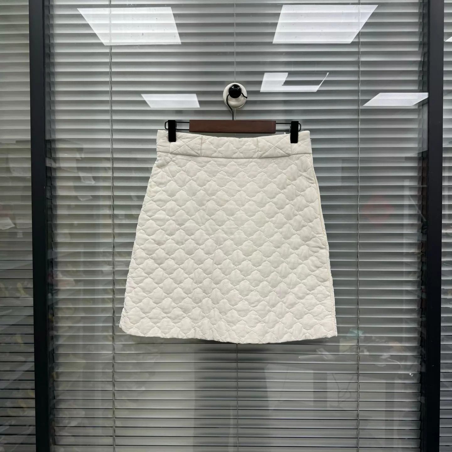 Fendi Fendi White Quilted Check Silk Skirt 42 Near New Size 28" / US 6 / IT 42 - 1 Thumbnail