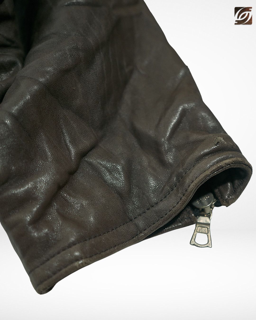 Versace Gianni Versace 1980s Pleated Leather Bomber Jacket Sample Size US L / EU 52-54 / 3 - 15 Thumbnail