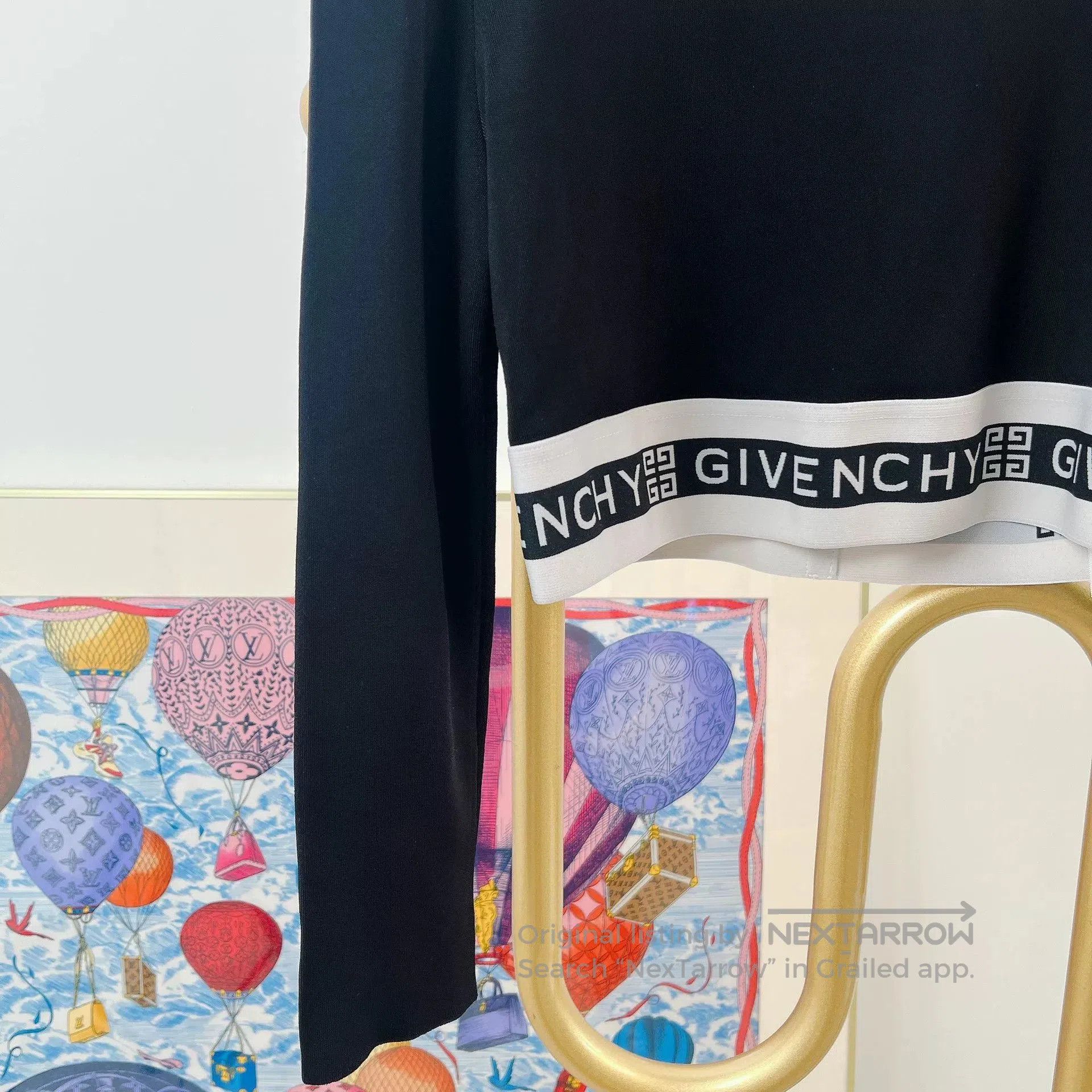 Givenchy Givenchy Black Letter Short Top. Size M / US 6-8 / IT 42-44 - 4 Thumbnail