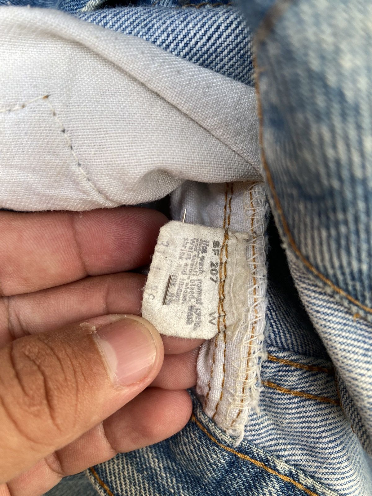 Levi's × Levi's Vintage Clothing × Vintage size 31x32 vintage levi's redline 80s diatressed denime Size US 31 - 11 Thumbnail