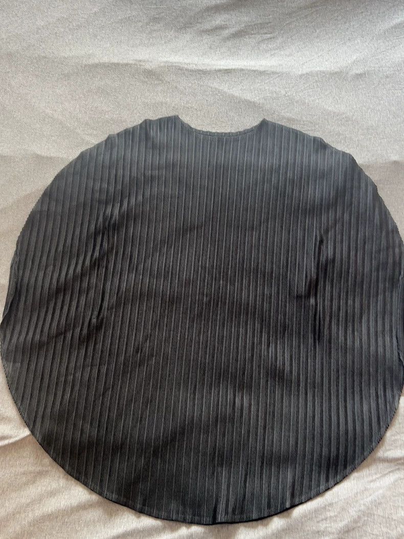 Issey Miyake size:3 Black round top