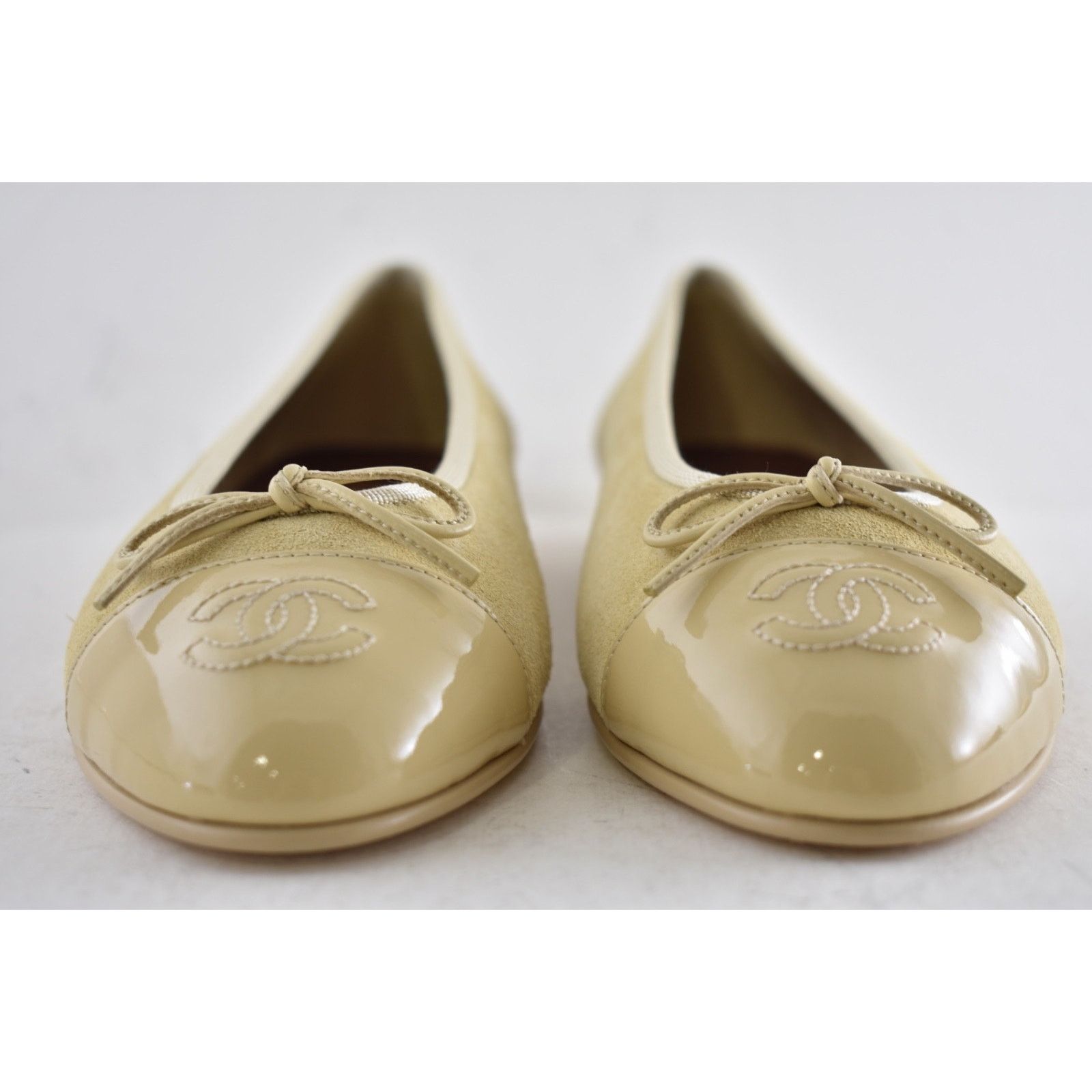 Chanel Chanel Beige Suede Patent Leather Ballet Flat 39.5 Size US 8.5 / IT 38.5 - 9 Thumbnail