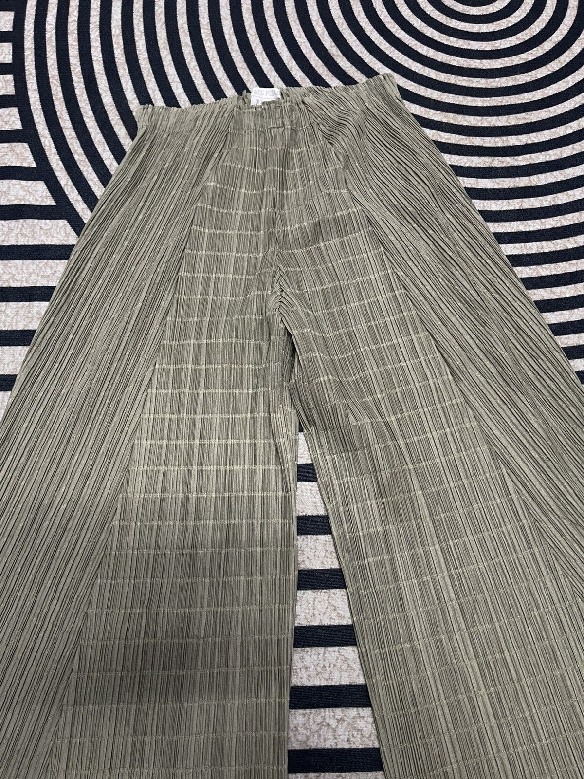 Pleats Please Issey Miyake 90s PLEATS PLEASE ISSEY MIYAKE PLISSE EFFECT FLARE TROUSERS Size 30" / US 8 / IT 44 - 5 Thumbnail
