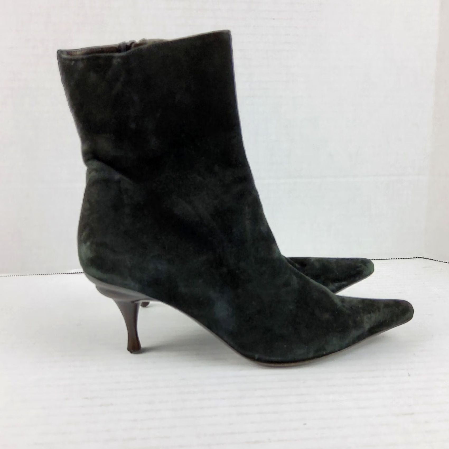Salvatore Ferragamo VINTAGE Salvatore Ferragamo Black Suede Pointed Toe Heeled Boots 5B Women Shoes Bootie 2.5in Size US 5 / IT 35 - 5 Thumbnail
