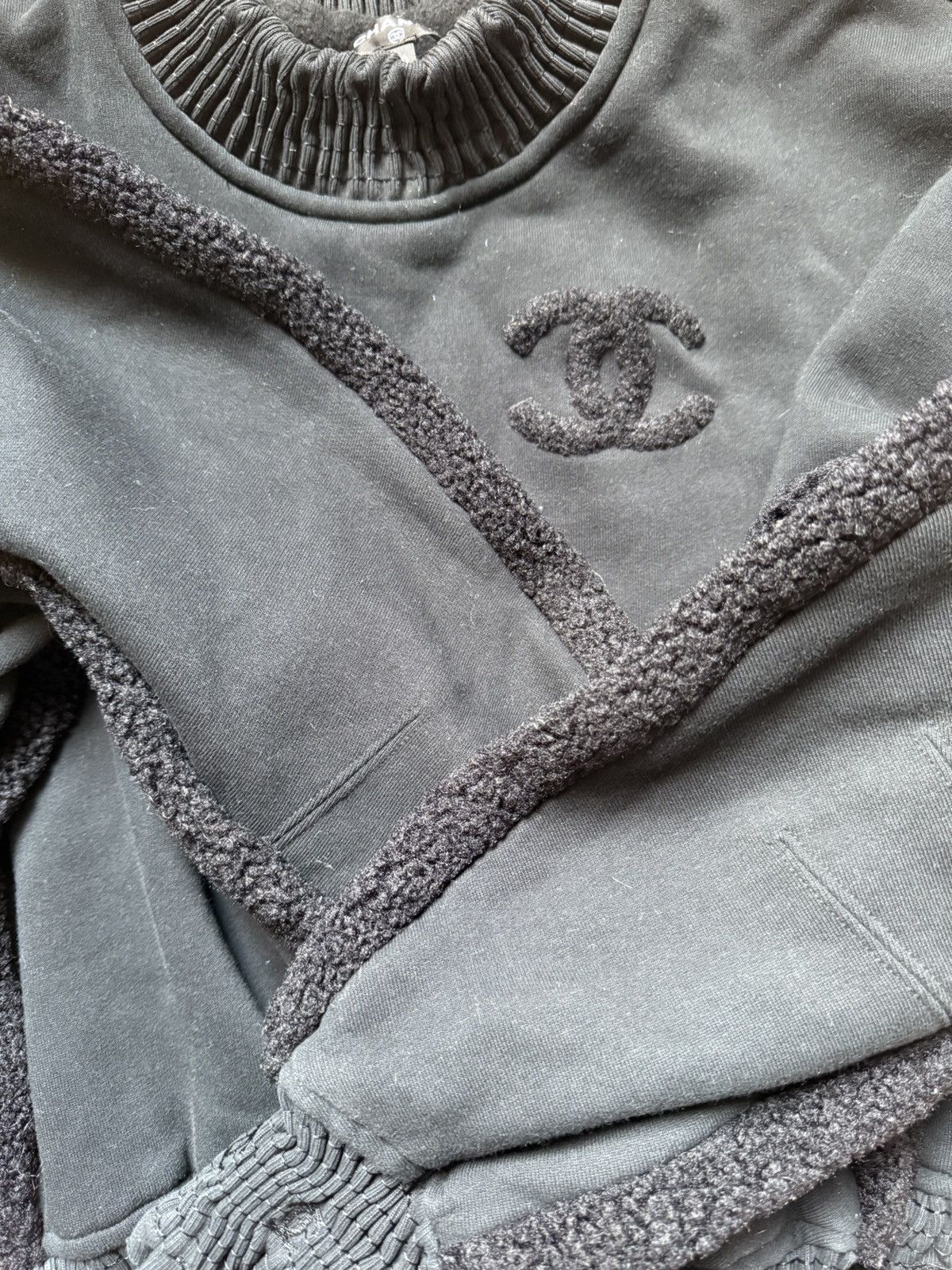 Chanel Cashmere Logo “CC” Knit Sweatshirt Size M / US 6-8 / IT 42-44 - 5 Thumbnail