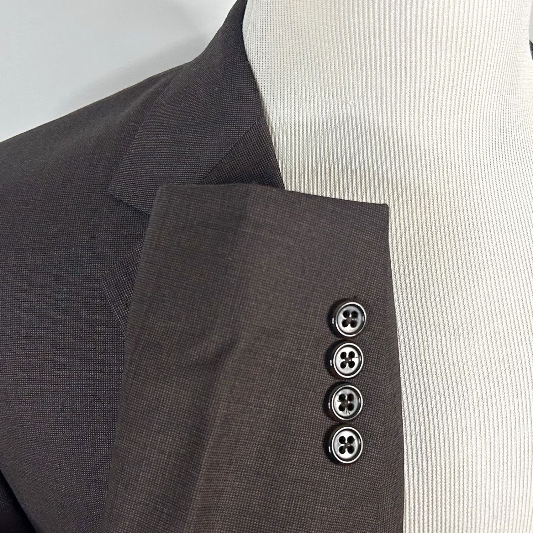Jos. A. Bank Jos A Bank 44L Suit 34x30 Pleated 100% Wool Brown Two Button Lined Vented Mens Suit Size 34R - 4 Thumbnail