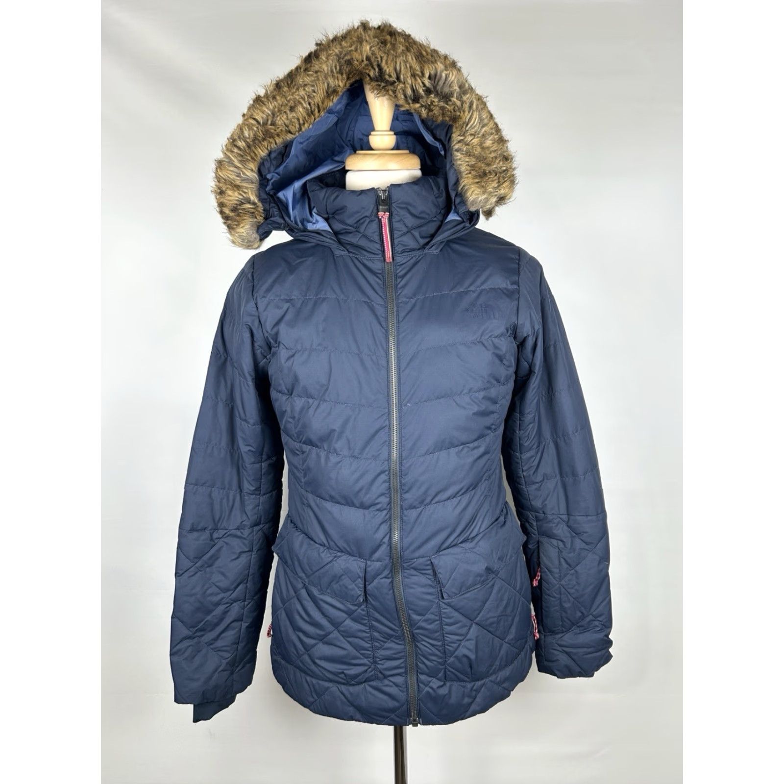 The North Face The North Face Puffer Jacket Womens Small P Navy Hooded Quilted Coat Blue - 550 Fill Down Fur Trim - Zip Front - Casual Winter Outdoor Jacket (Women) Size S / US 4 / IT 40 - 2 Thumbnail