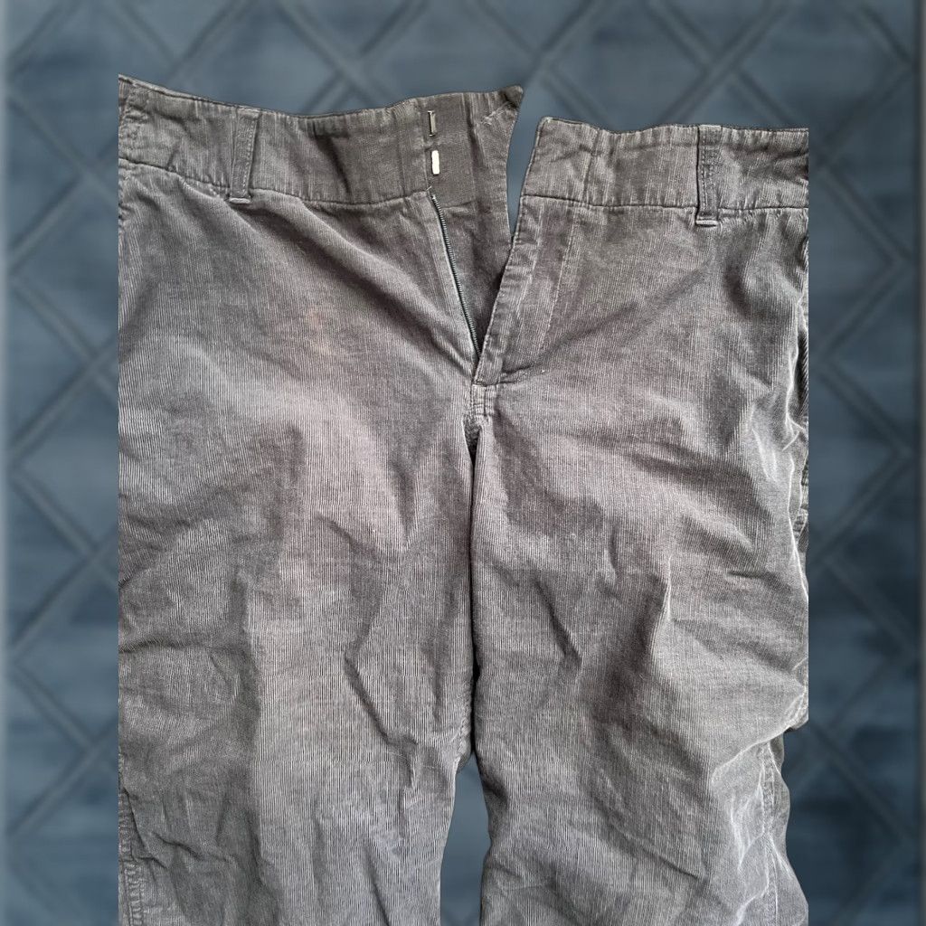 Banana Republic VINTAGE Banana Republic Gray Capri Corduroy Womens Capris 10 Y2K Retro Cotton Blend Corduroy Capri Shoes? Size ONE SIZE - 1 Thumbnail