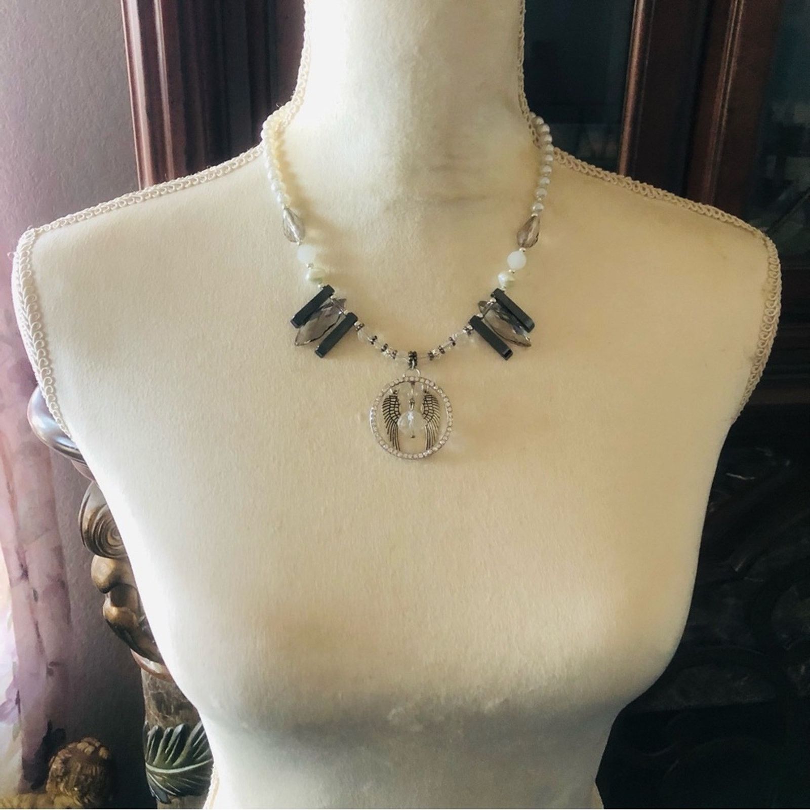 Handmade Handcrafted repurpose elegant angel wings Pearl necklace Size ONE SIZE - 5 Thumbnail