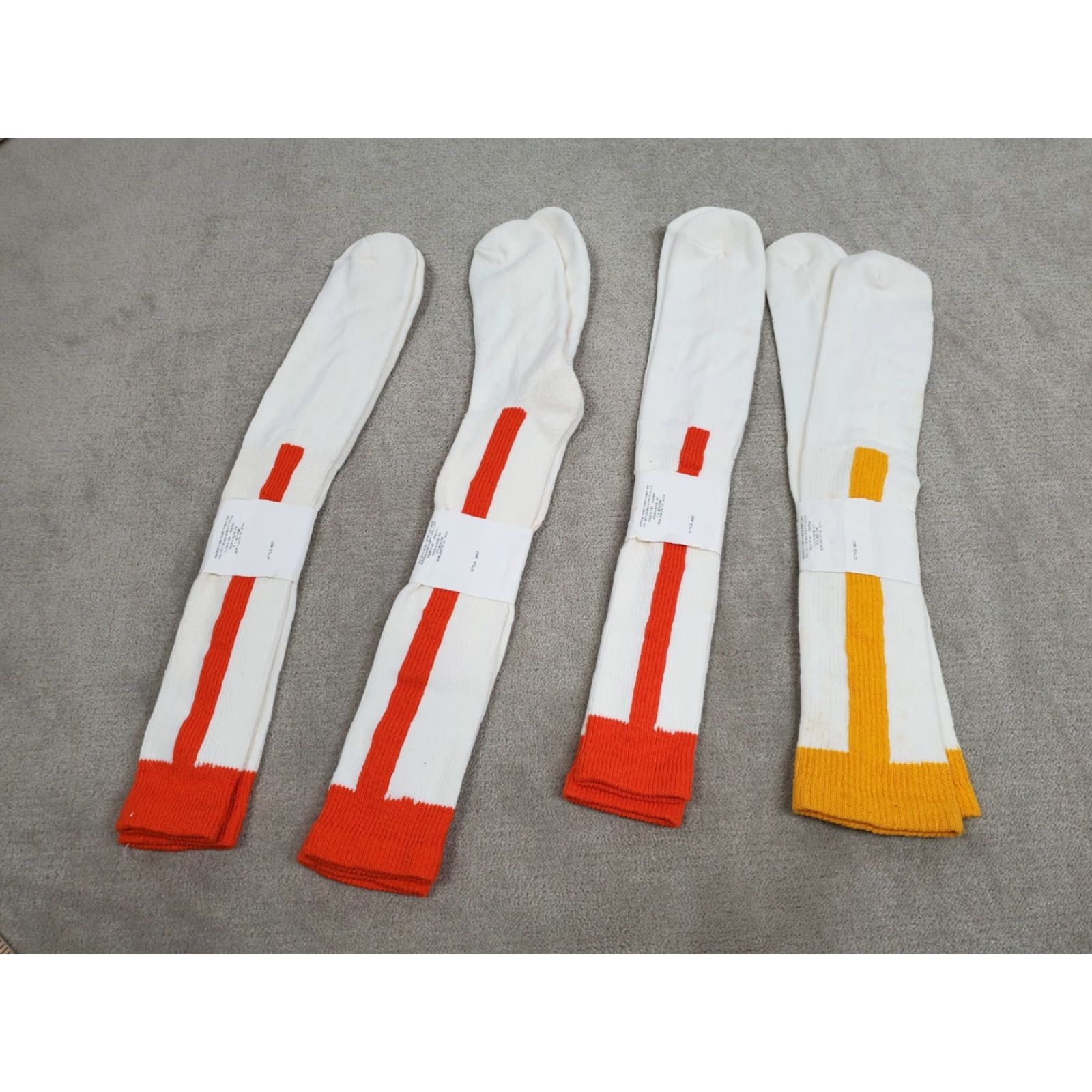 Vintage VINTAGE Hole in None Socks Mens 4 Pairs Crew White 7-9 4-12 USA Usa 80s 90s Classic Cushioned All Seasons Socks Mens Size ONE SIZE - 7 Thumbnail