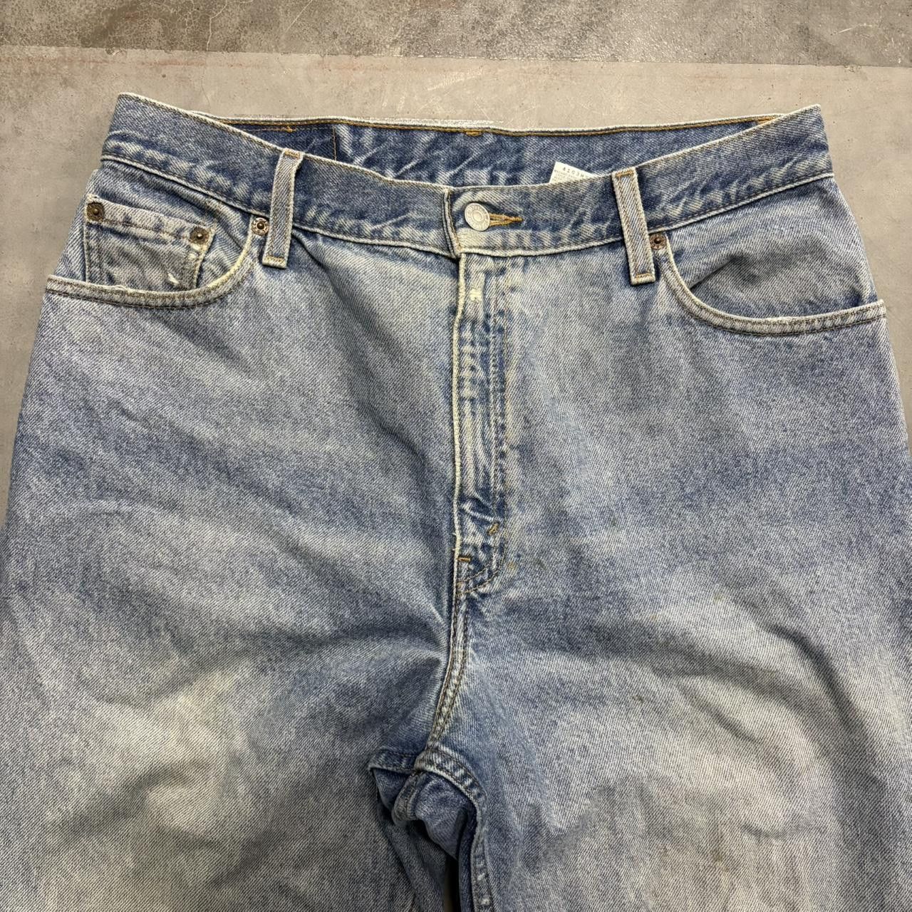 Levi's Crazy Vintage Y2K/2000s Levi’s 550 Light Wash Distressed Custom Denim Jeans! Size US 32 / EU 48 - 2 Thumbnail