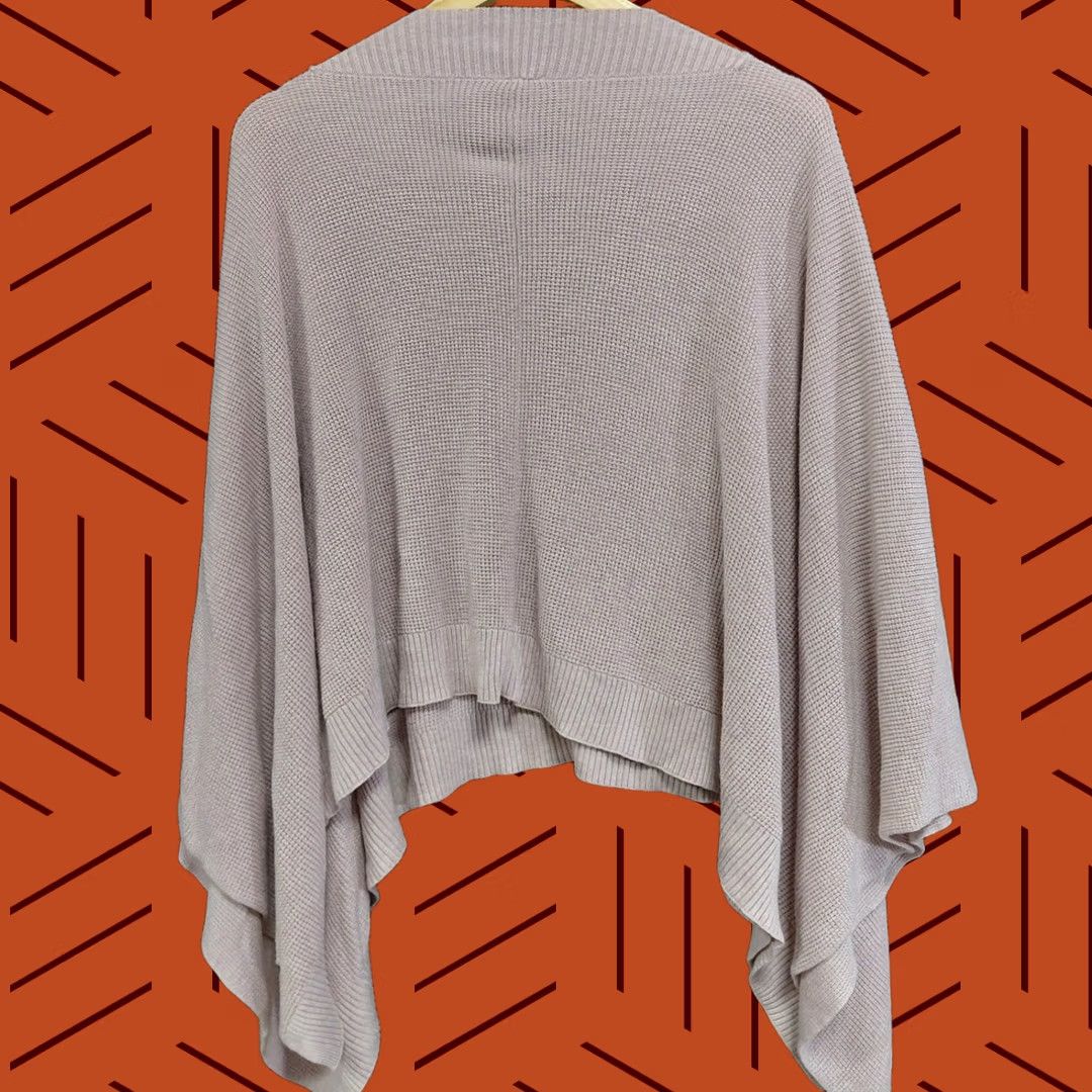 Lululemon lululemon Cashmere Knit Poncho Solid Scoop Neck Size OS Pink Womens Poncho, Casual, Travel, 24-7-Style Size ONE SIZE - 1 Thumbnail