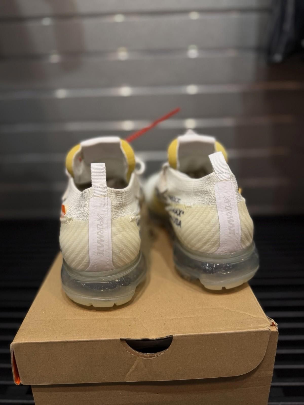 Nike 2018 Nike Off-White x Air VaporMax Style AA3831-100 Size 9M Size US 9 / EU 42 - 9 Thumbnail