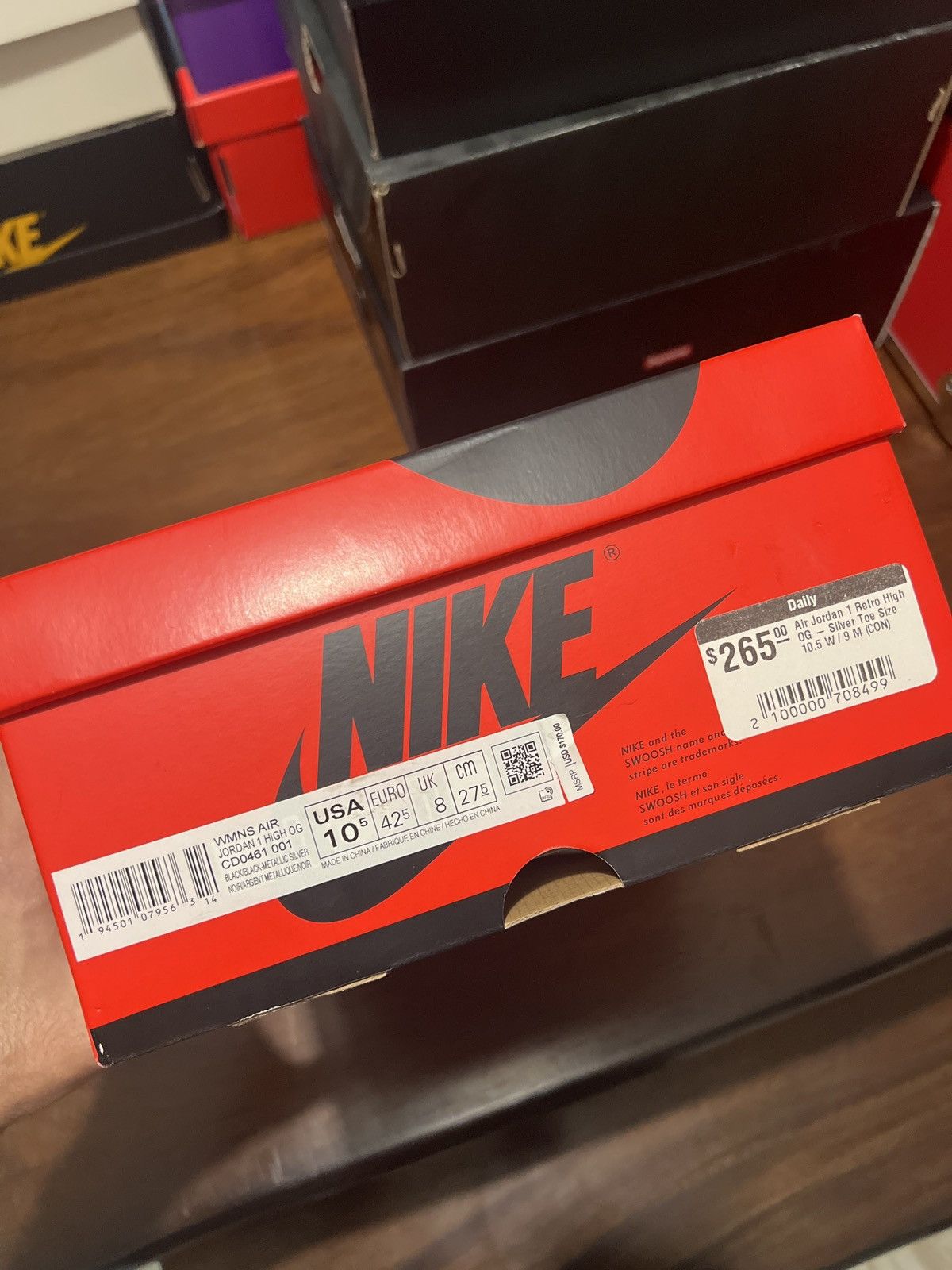 Jordan Brand Wmns Air Jordan 1 Retro High OG 'Silver Toe' Size US 10.5 / IT 40.5 - 9 Thumbnail