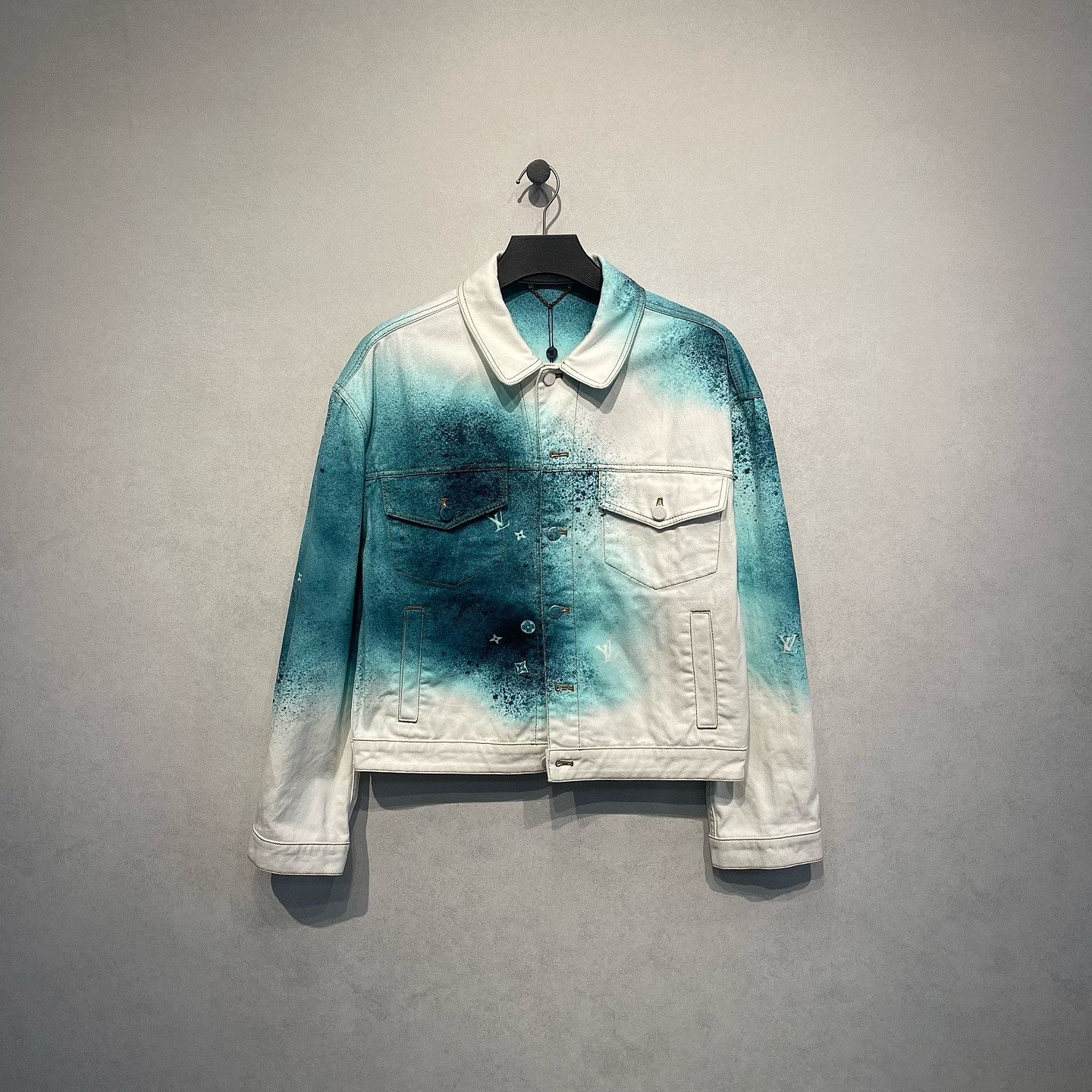 Louis Vuitton LOUIS VUITTON Spray Paint Denim Jacket Size 52 Size US L / EU 52-54 / 3 - 1 Thumbnail
