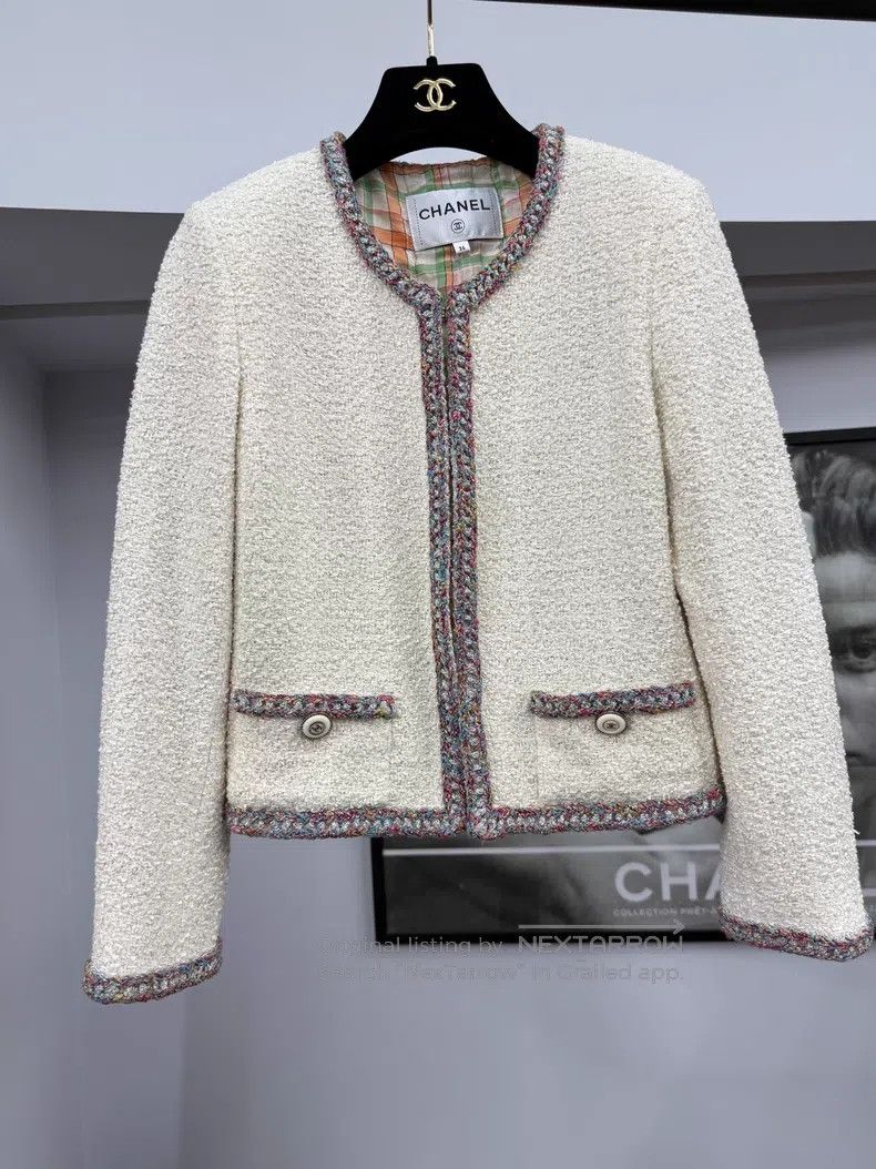 Chanel Tweed rolled-edged two-pocket jacket