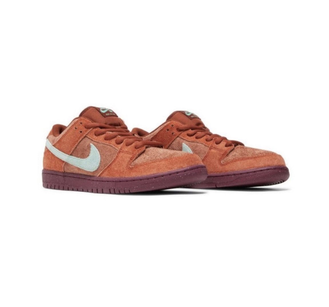 Nike Nike SB Dunk Mystic Red Size US 10 / EU 43 - 1 Thumbnail
