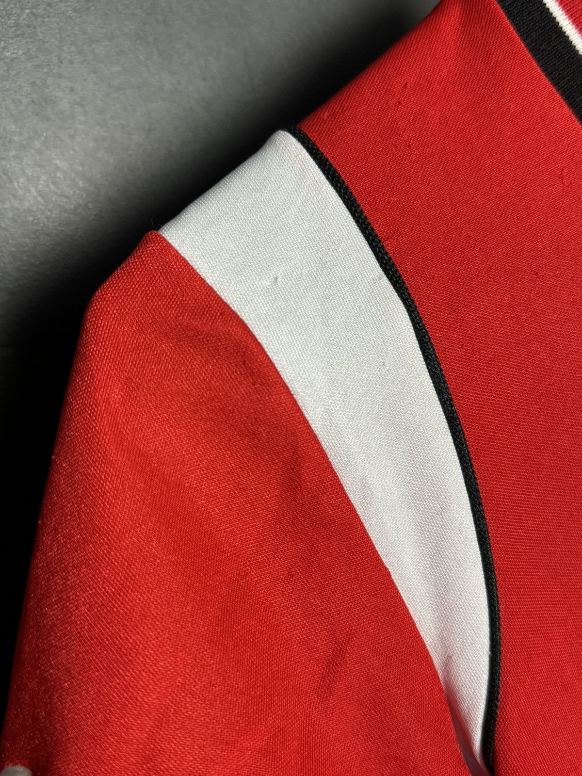 Vintage KIDS Manchester United 84/86 Home Football Jersey Size US XS / EU 42 / 0 - 7 Thumbnail