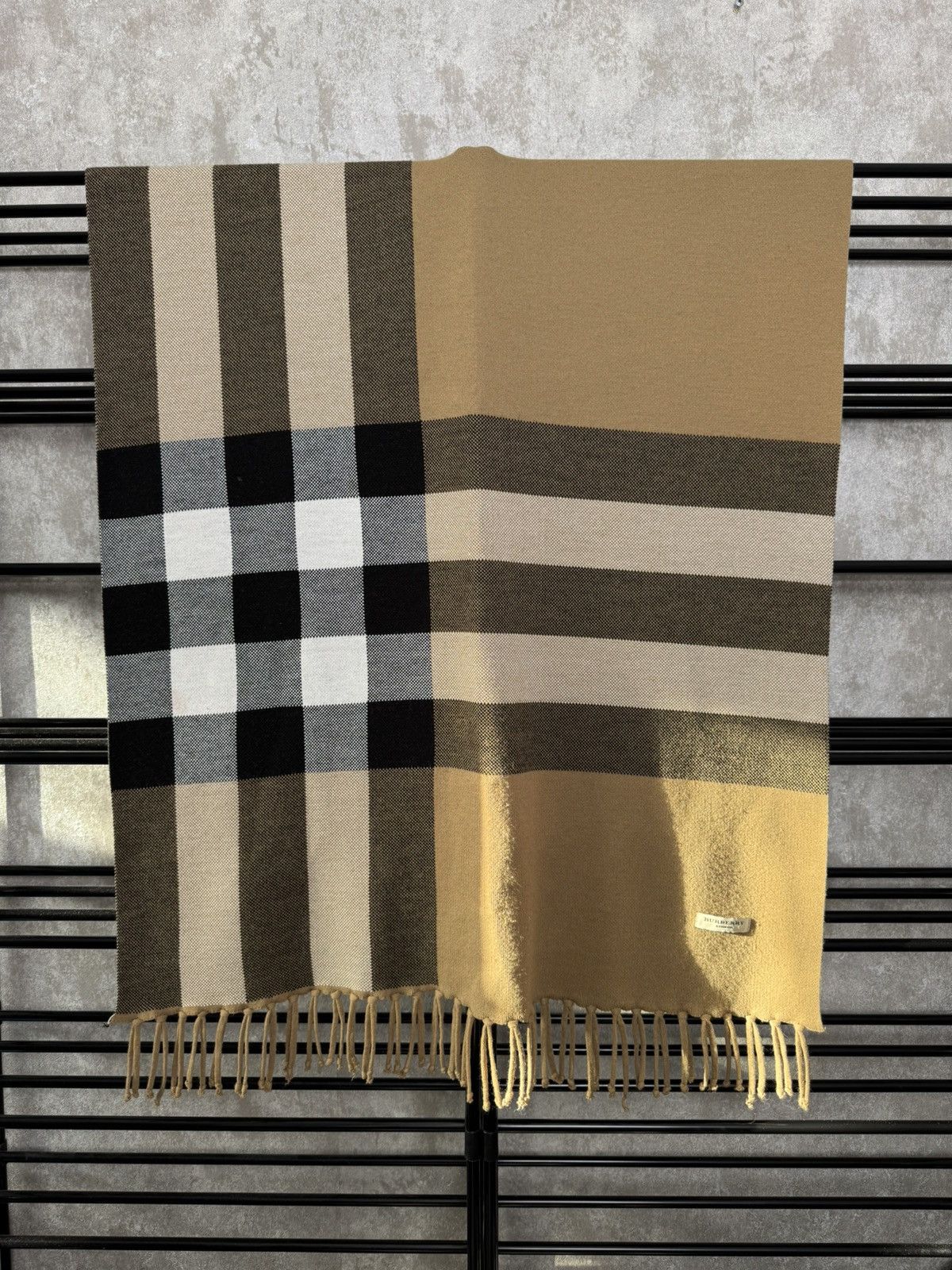 Burberry Scarf Burberry Size ONE SIZE - 2 Thumbnail