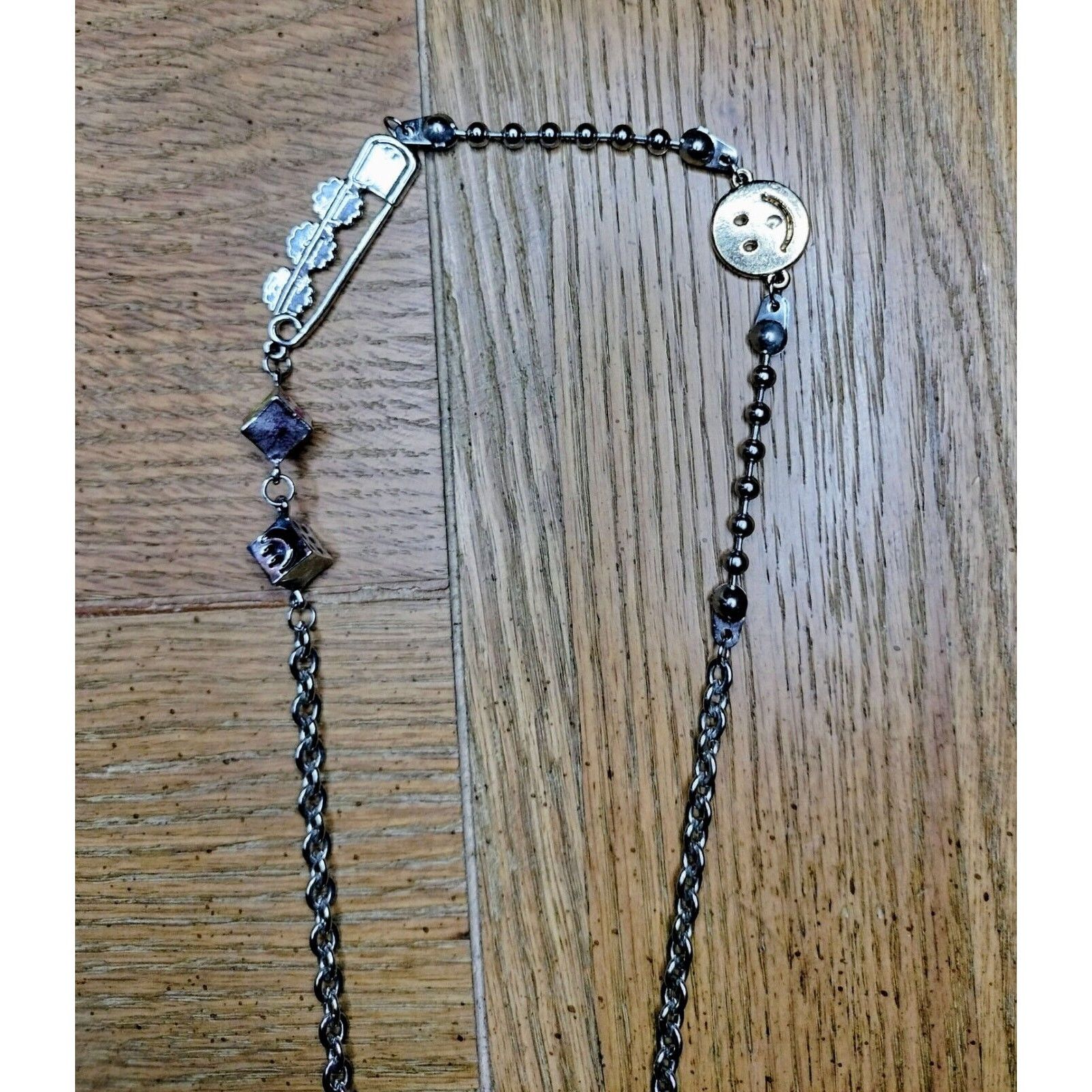Other Girls Necklace Fashion Jewelry Silver Tone Smiley Face Pin Size ONE SIZE - 12 Thumbnail