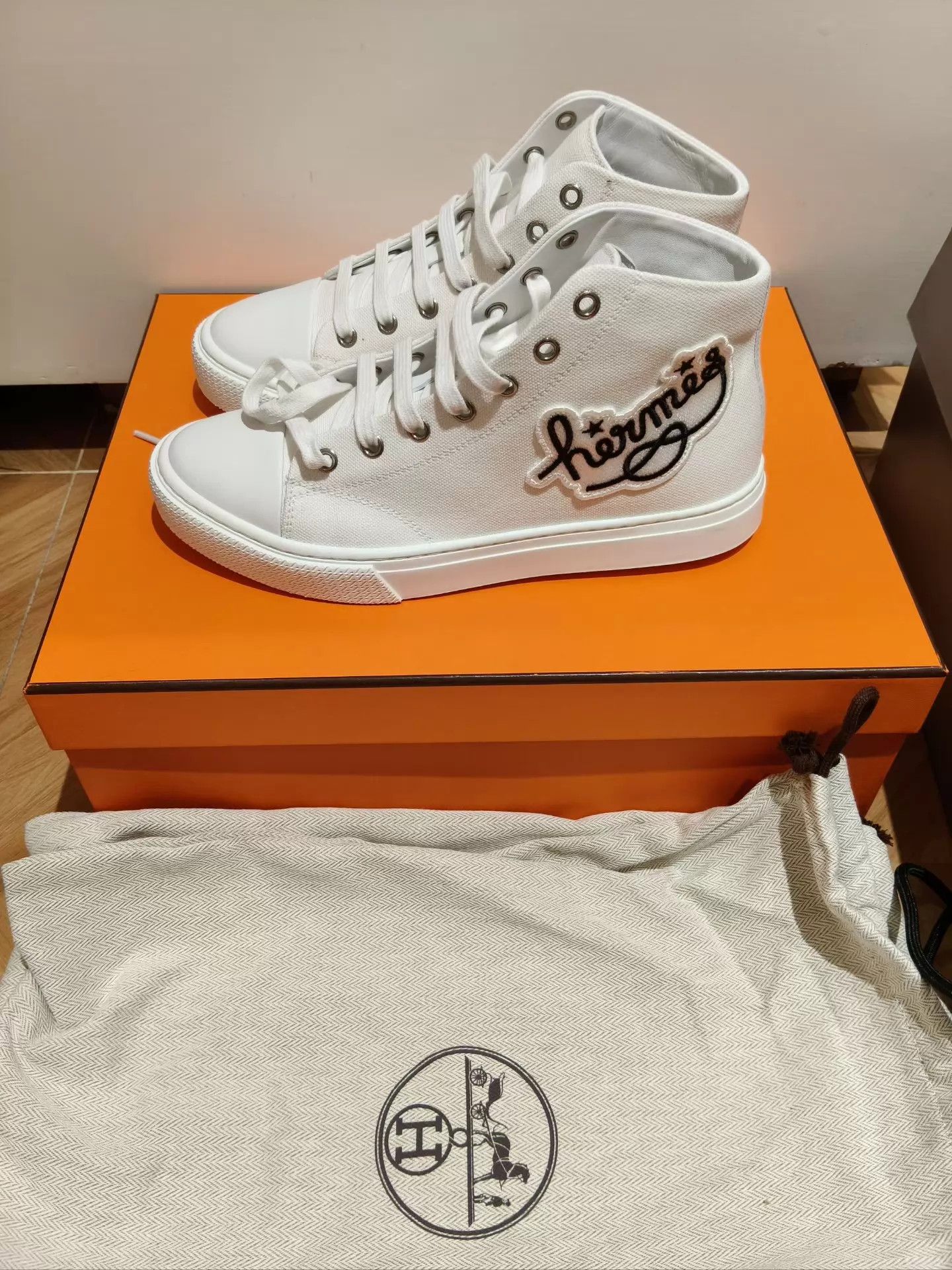 Hermes Hermes Women's White Canvas Sneaker 38 New Size US 7.5 / IT 37.5 - 2 Thumbnail