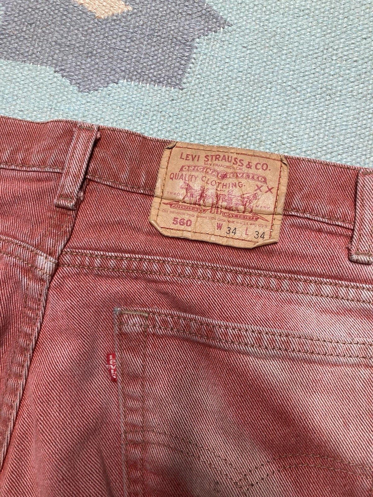 Vintage 90s Levis 560 jeans faded salmon paint baggy tapered 34x34 Size US 34 / EU 50 - 10 Thumbnail