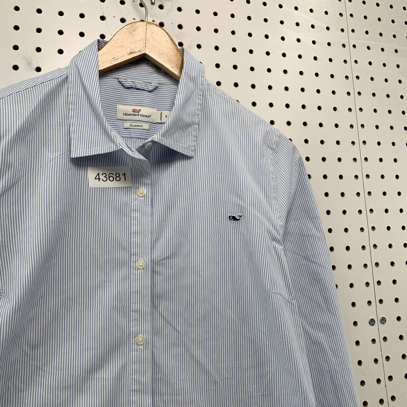 Vineyard Vines Vineyard Vines Blue Striped Button-Up Shirt Womens Size 6 Long Sleeve Button-Up Shirt Womens Size 6 Blue Striped Casual Cotton Size M / US 6-8 / IT 42-44 - 7 Thumbnail