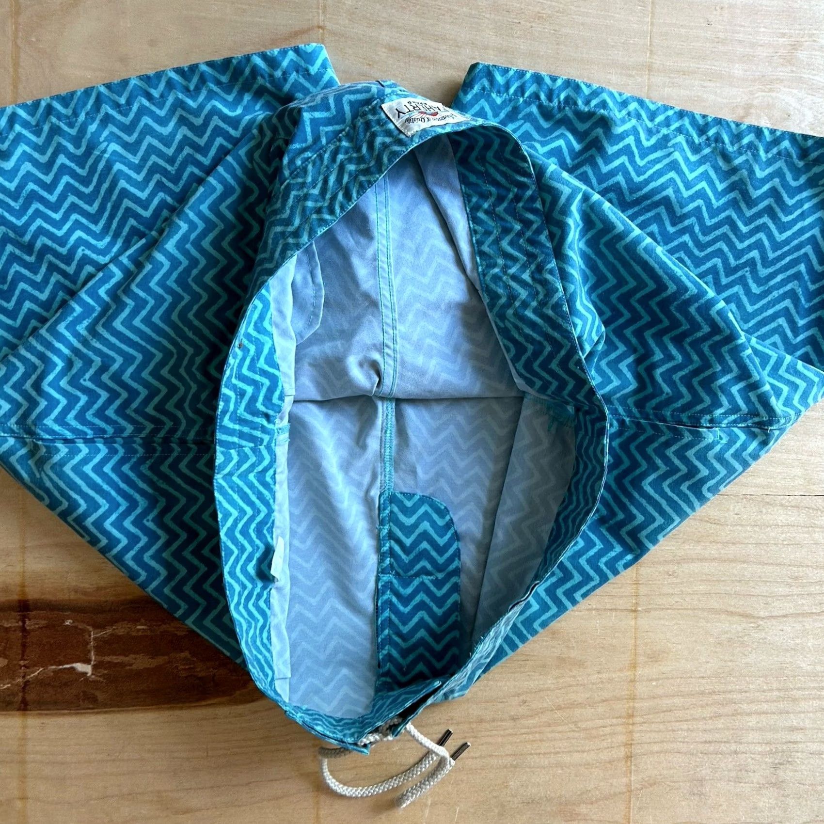 Faherty Faherty Board Shorts Blue 9” Inseam 38 Men’s Shorelite Active Swim Geometric Pockets Drawstring Lightweight Beach Hawaiian Modern 90s? Size US 38 / EU 54 - 4 Thumbnail
