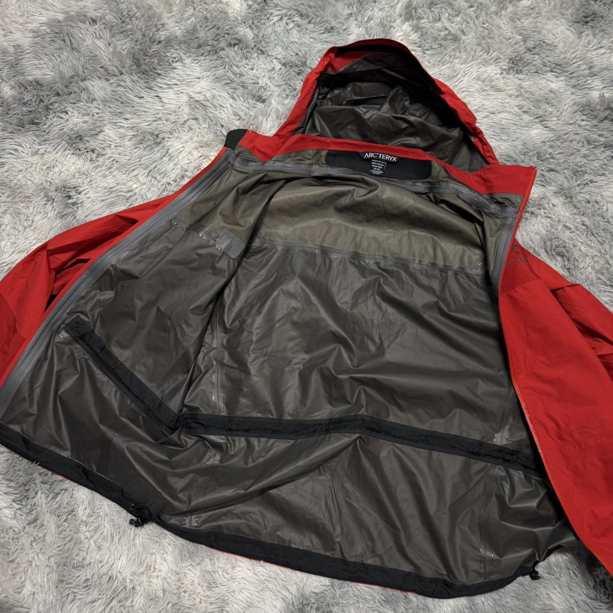 Arc'teryx Arc'teryx Alpha SV GORE-TEX Pro | XL | Bright Red Size US XL / EU 56 / 4 - 10 Thumbnail