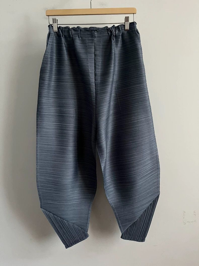 Issey Miyake Issey Miyake size:5 Black pleated irregular-shaped pants Size 22" - 1 Thumbnail