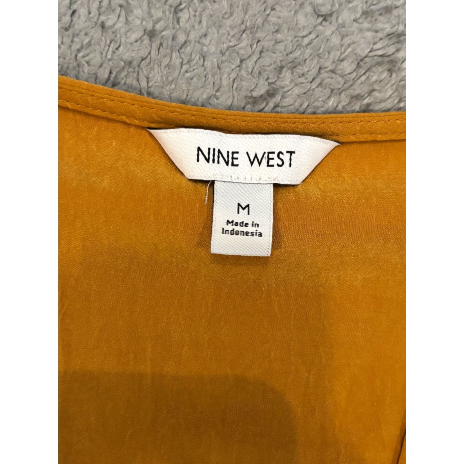 Nine West Nine West Blouse Womens Medium Mustard Yellow Faux Wrap Tie Waist V Neck Short Sleeve Classic Easy Care Regular Fit Size M / US 6-8 / IT 42-44 - 2 Thumbnail