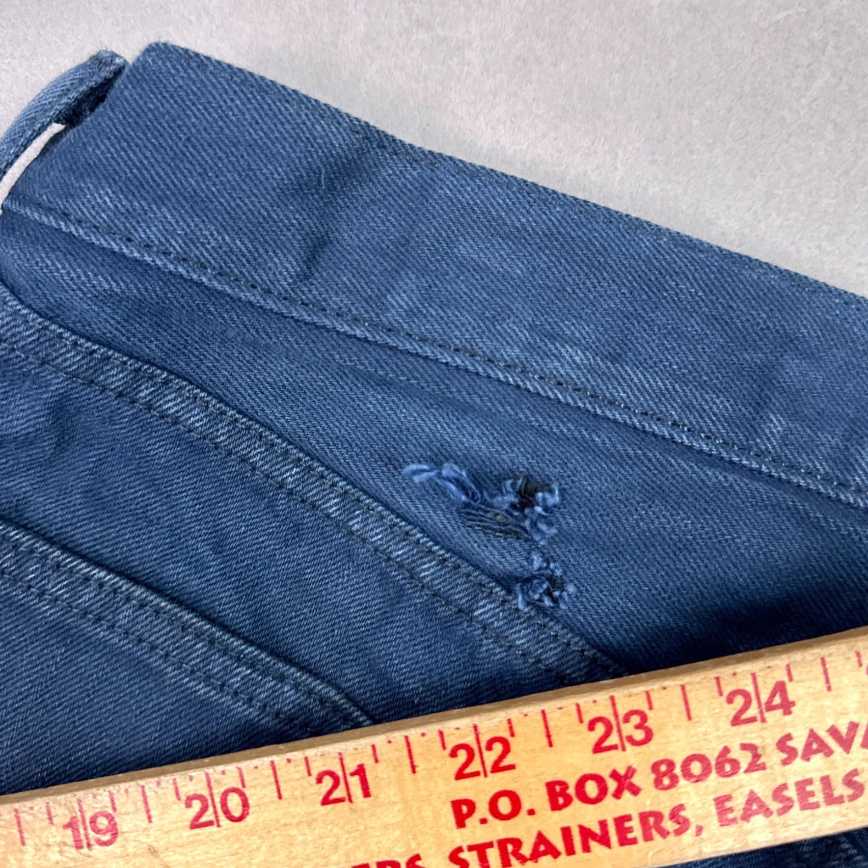 Levi's Levis 501 Jeans Mens 36x30 Blue Denim Button Fly Distressed Size US 36 / EU 52 - 6 Thumbnail