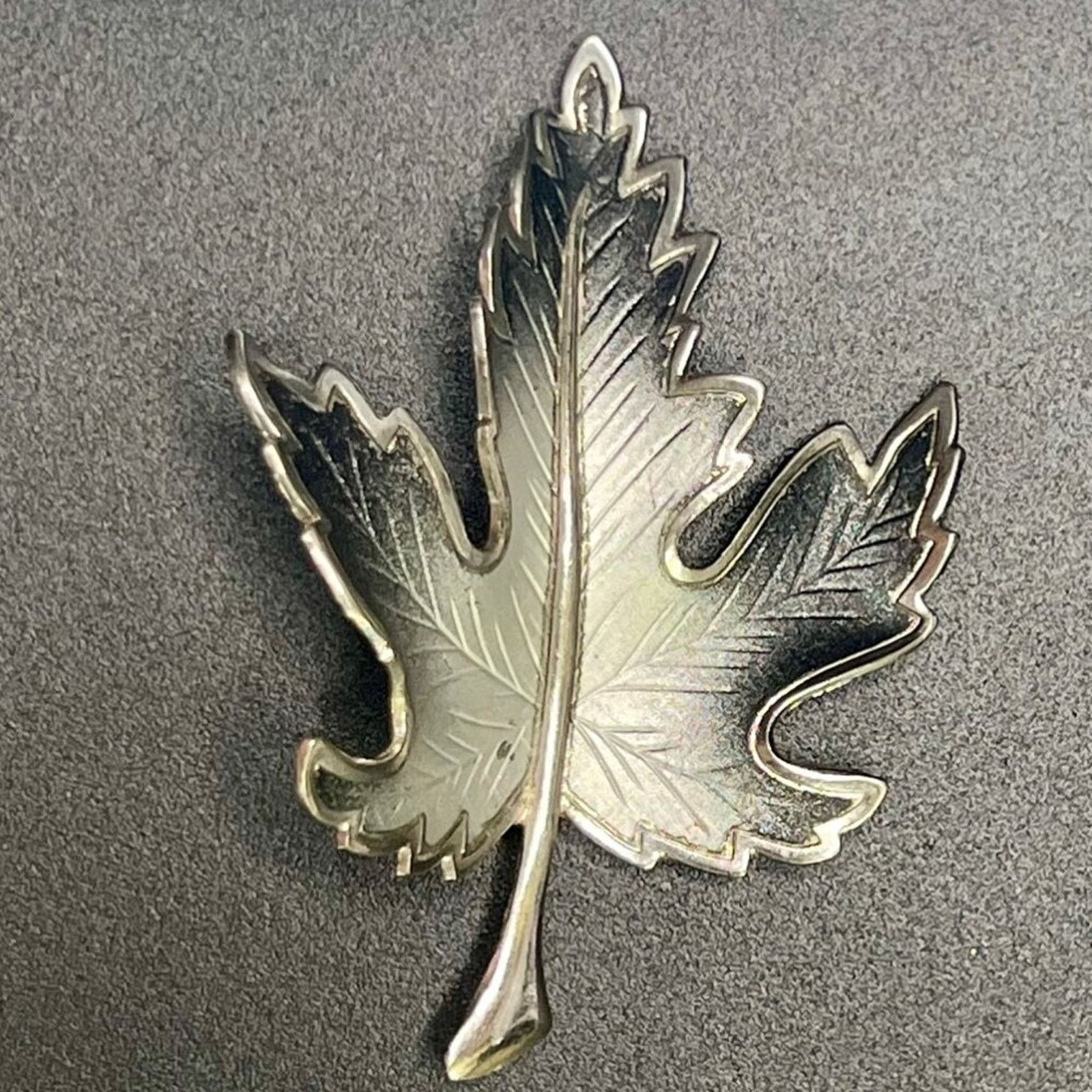 & Other Stories SET Three Oak Leaves - Gold, Silver, Green Brooch Pins Size ONE SIZE - 2 Thumbnail