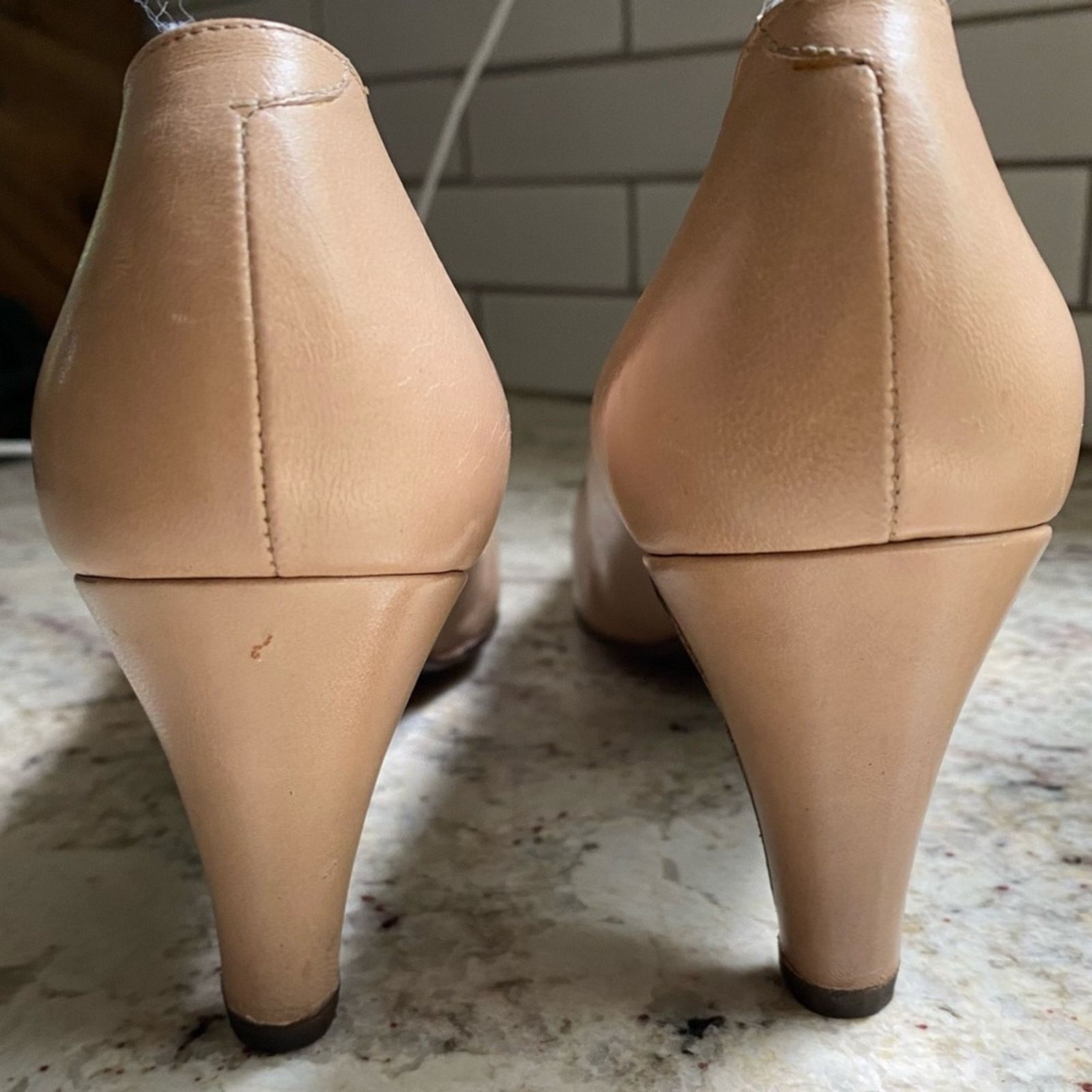Other Helene Arpels Tan Leather Classic Pumps Italy 9.5 AA Size US 9.5 / IT 39.5 - 10 Thumbnail