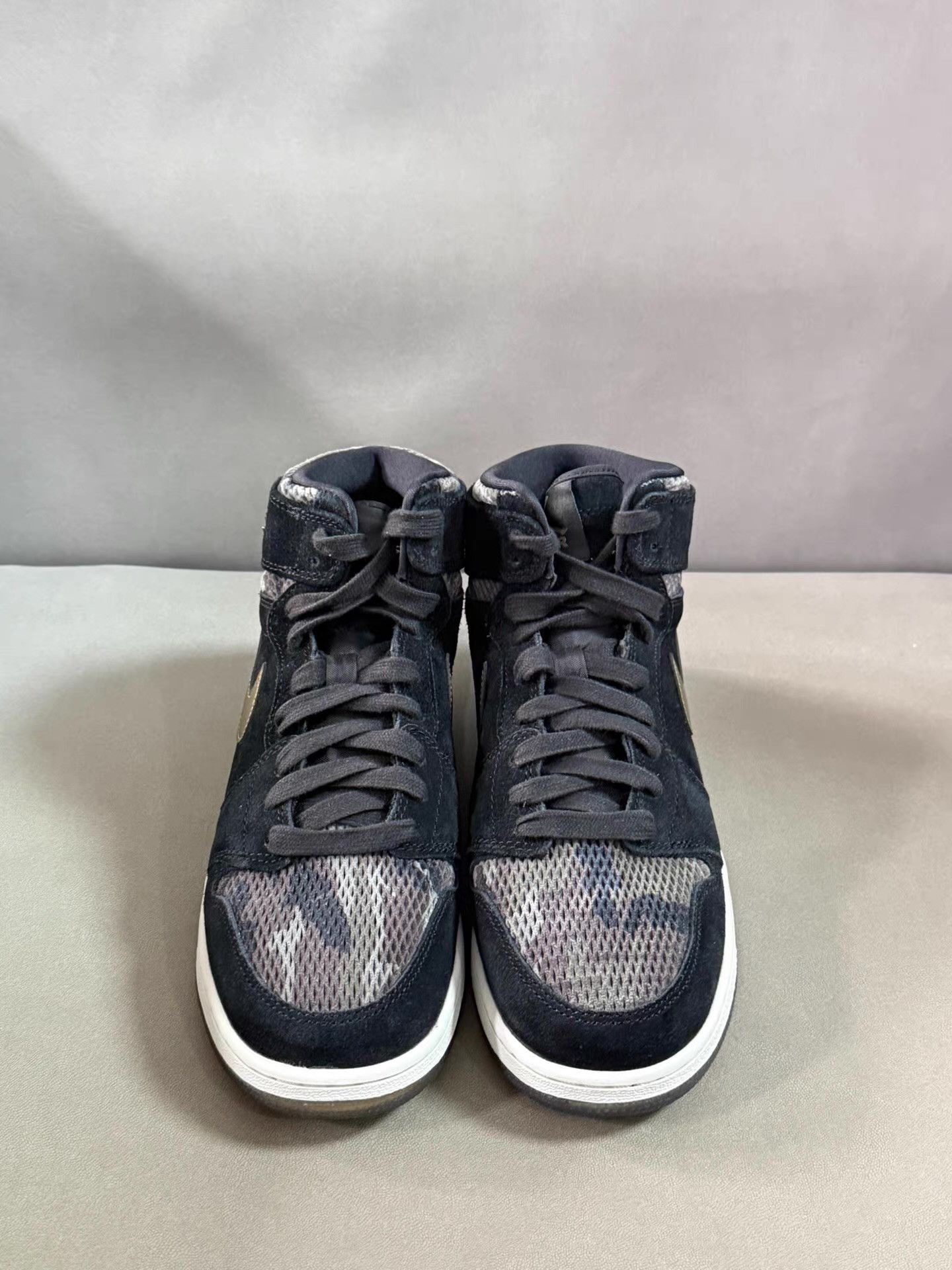 Nike Air Jordan 1 Black and Gold Ｑ20 Size US 9.5 / EU 42-43 - 4 Thumbnail