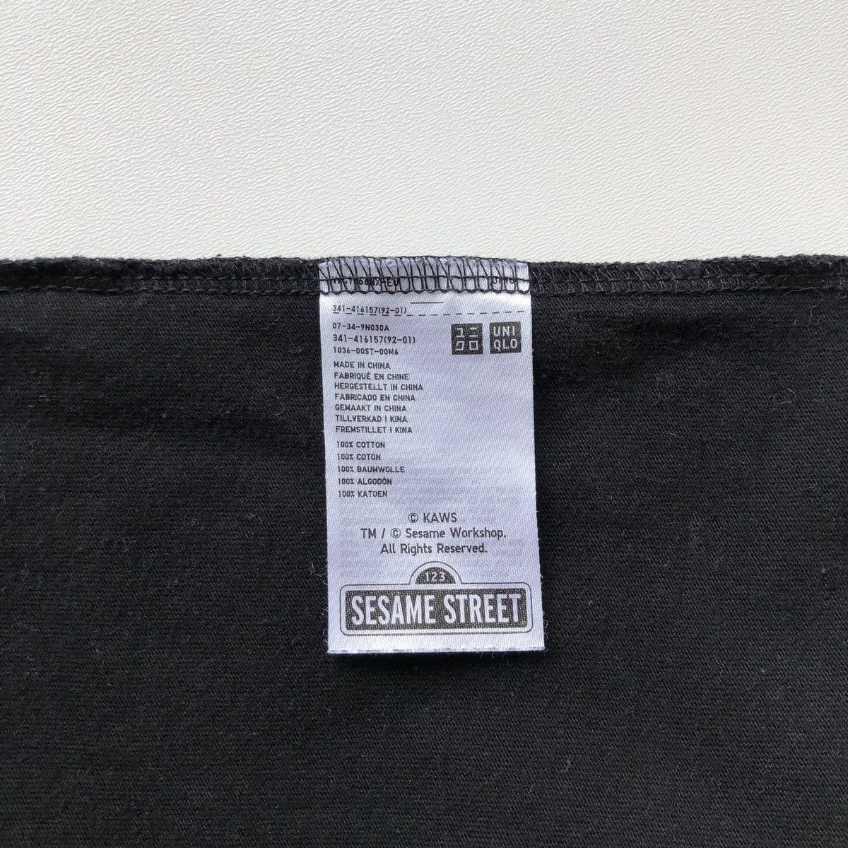 Uniqlo Uniqlo x Kaws x Sesame Street Elmo Graphic T-Shirt Black Size US L / EU 52-54 / 3 - 10 Thumbnail