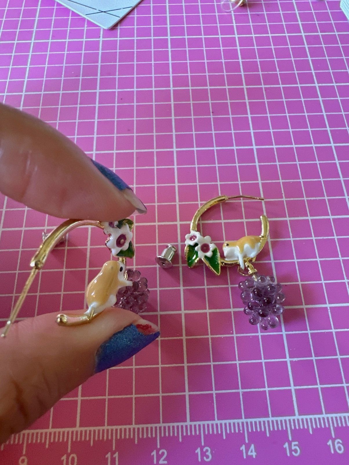 Aldo Aldo earrings gold tone open loops Weasal stealing grapes Size ONE SIZE - 4 Thumbnail