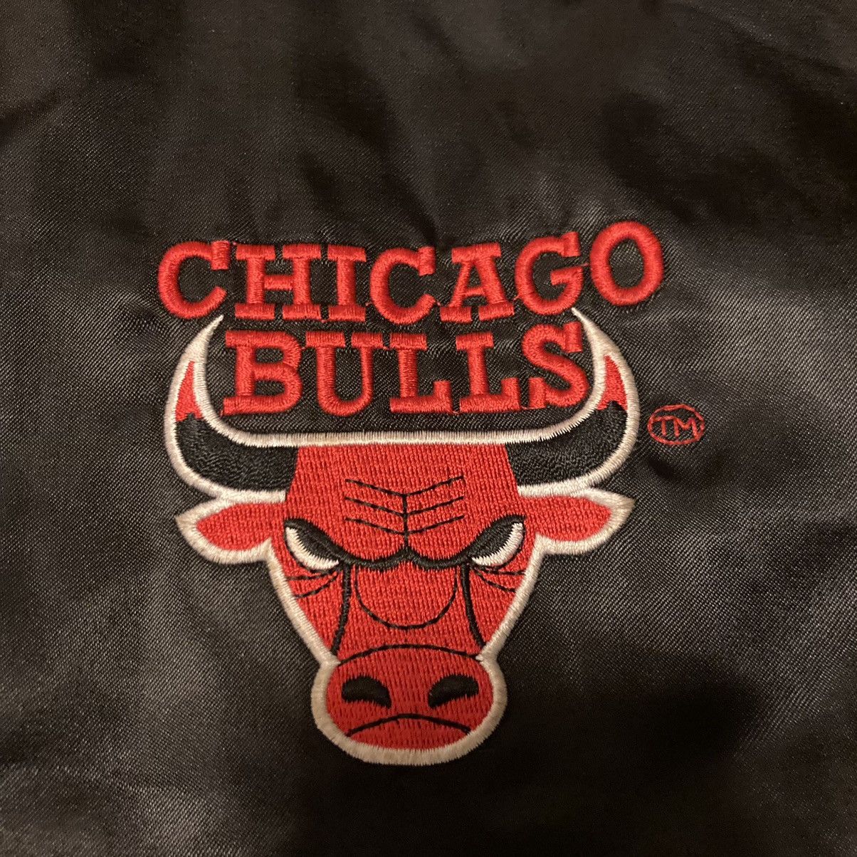 Spalding × Vintage Vintage 1990s Spalding Chicago Bulls Satin Bomber Jacket Size US S / EU 44-46 / 1 - 3 Thumbnail