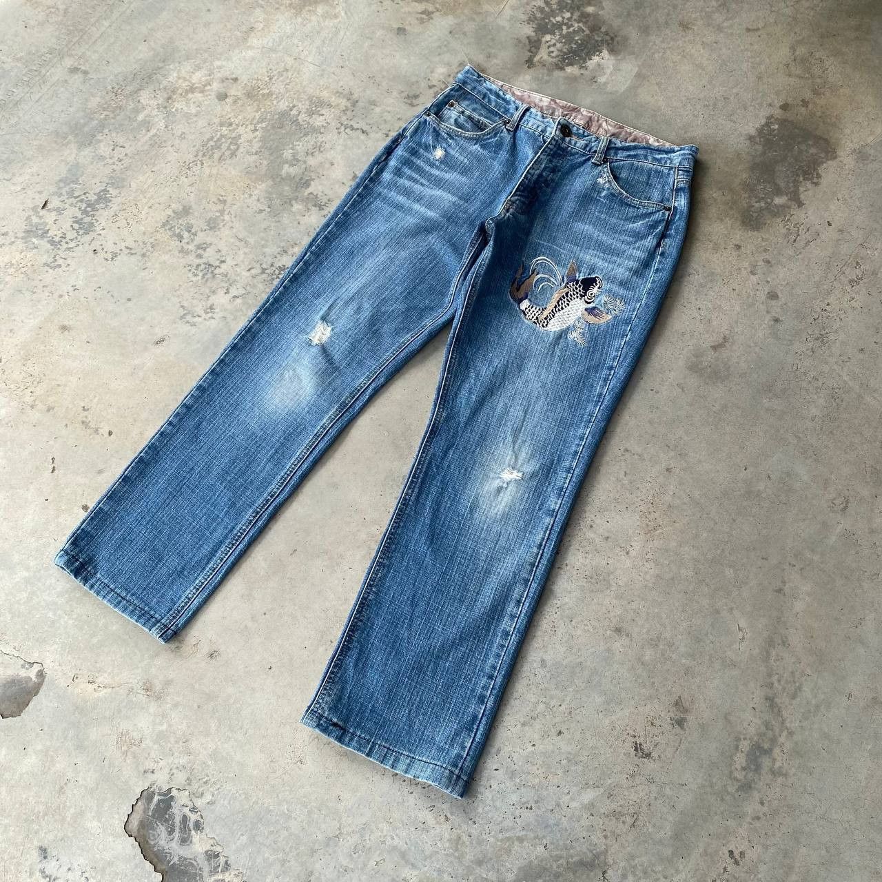 Japanese Brand × Kamakura JAPANESE BRAND SUKAJAN KOI FISH EMBROIDERED DISTRESSED JEAN Size US 31 - 11 Thumbnail