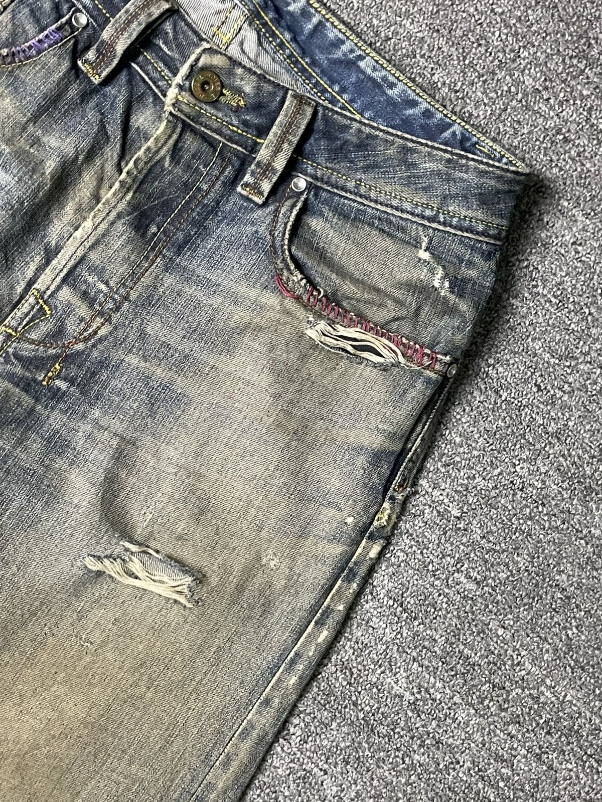 Diesel Vintage DIESEL Straight Cut Distressed Denim (91) Size US 29 - 7 Thumbnail